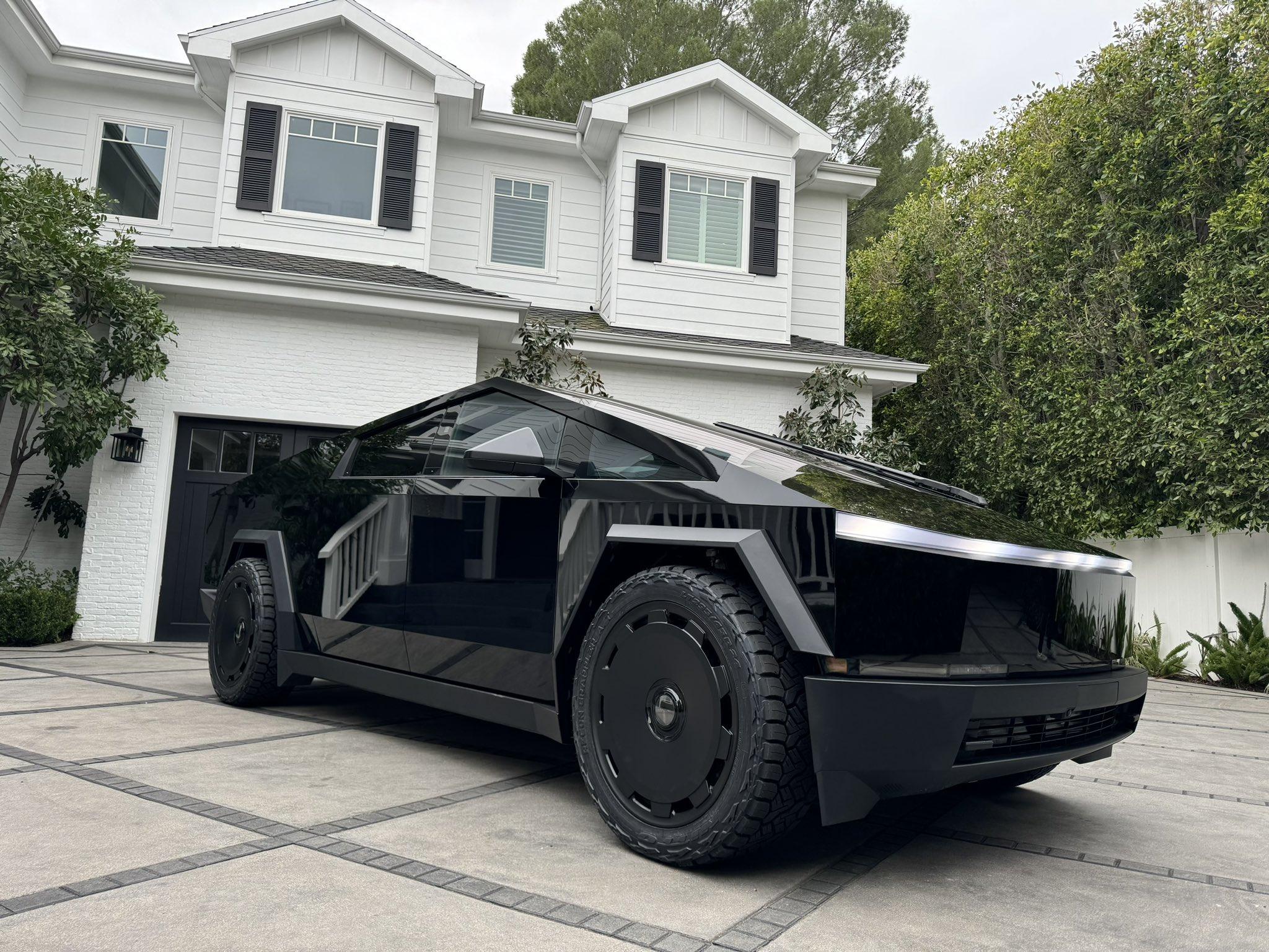 Tesla Cybertruck Cybertruck in gloss black wrap + TSportline 24" CTM in satin black w/ wheel covers and full floating center caps GGuAywxXoAEu46X