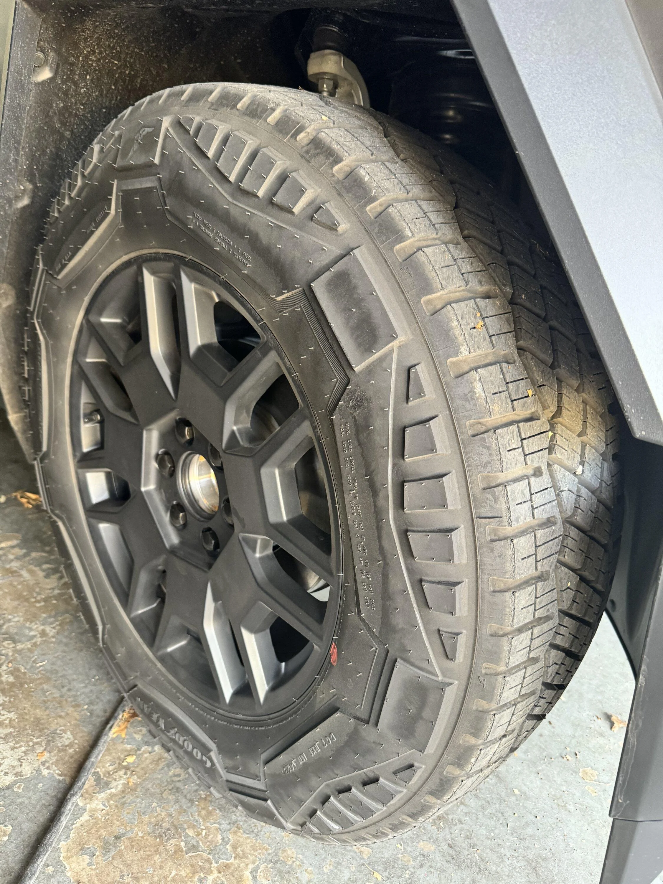 Tesla Cybertruck Front tires abnormal wear after 530 miles IMG_0973