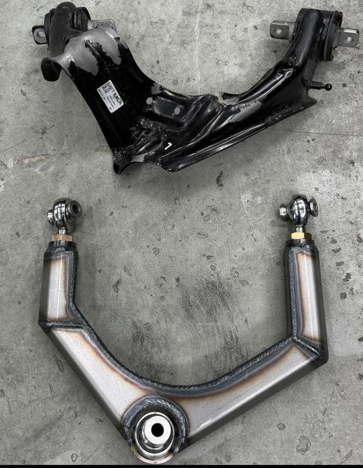 Tesla Cybertruck Cybertruck engineers bend upper control arm in testing m3TPlJS