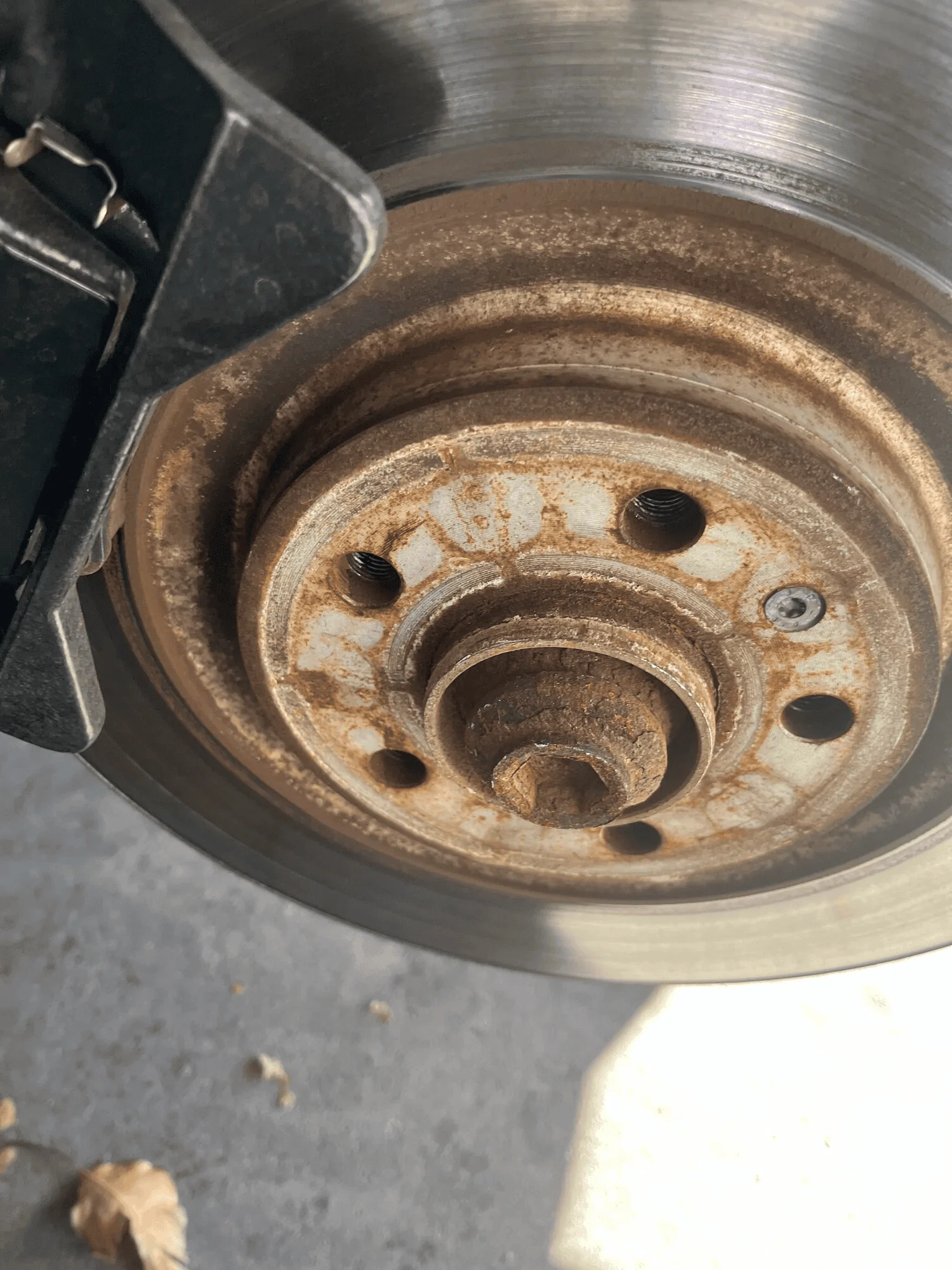 Tesla Cybertruck Rust spots on the wheel hubs 1708480498744