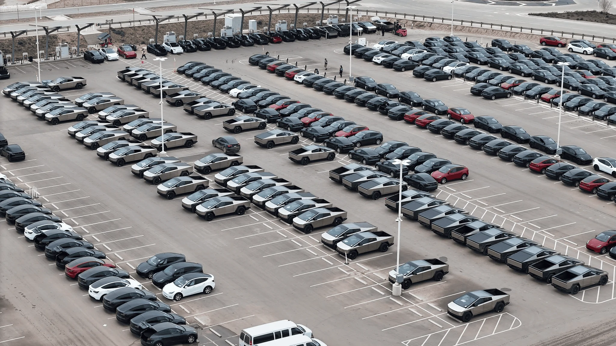 Tesla Cybertruck 100+ Cybertrucks spotted at Giga Texas for first time ever! (2/21/24) 1708542331948