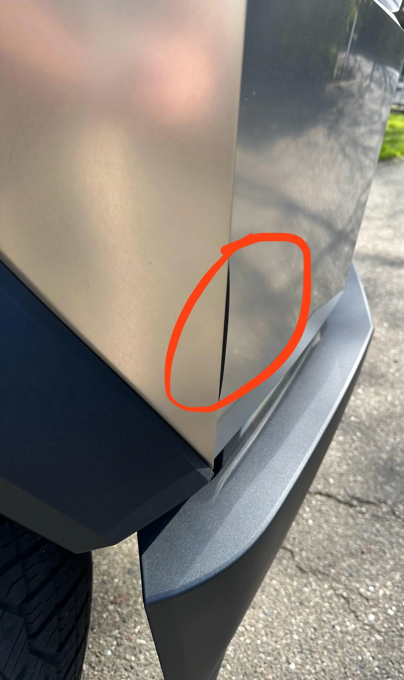 Tesla Cybertruck CT Frunk seal. Normal ? IMG_1863