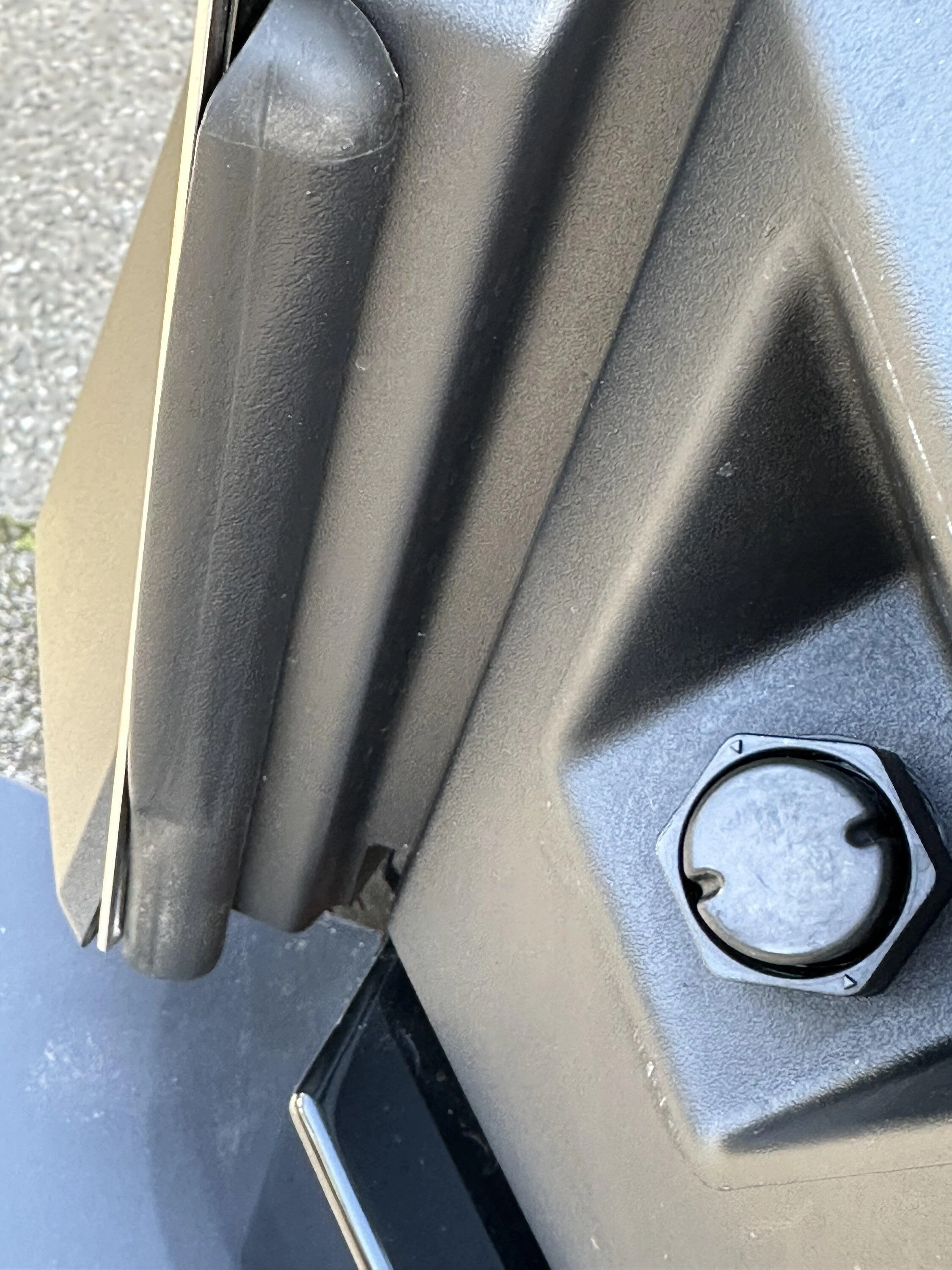 Tesla Cybertruck CT Frunk seal. Normal ? IMG_1865