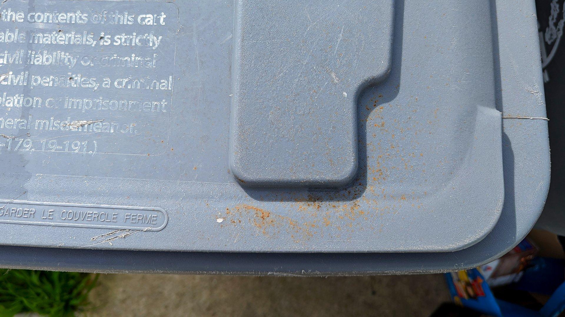 Tesla Cybertruck Cybertrucks are NOT rusting, just like my plastic trash can isn't! rustyplastic
