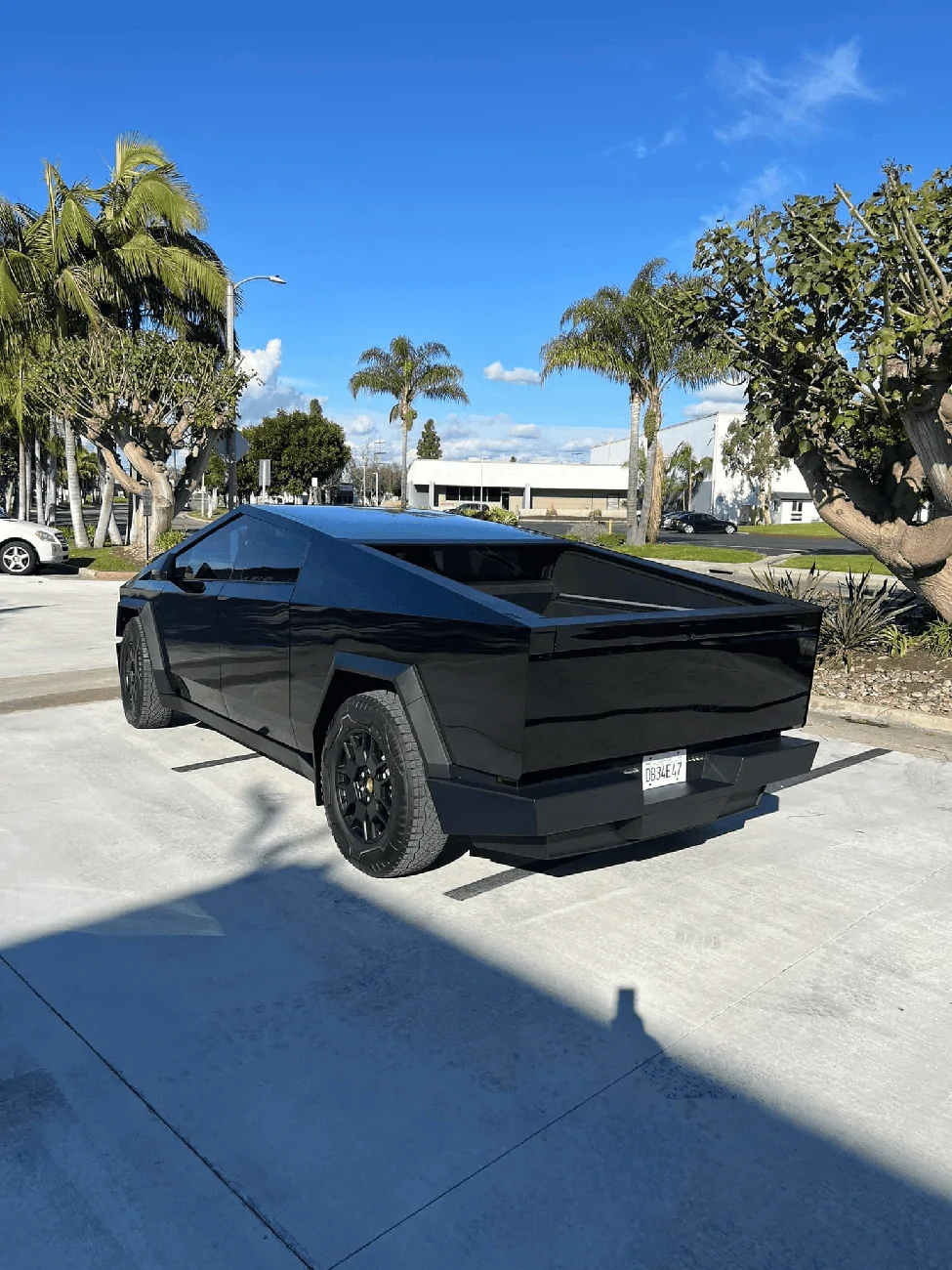 Tesla Cybertruck Cyberbeast wrapped in Gloss Black 🤩 Cybertruck Cyberbeast Gloss Black Wrap 2