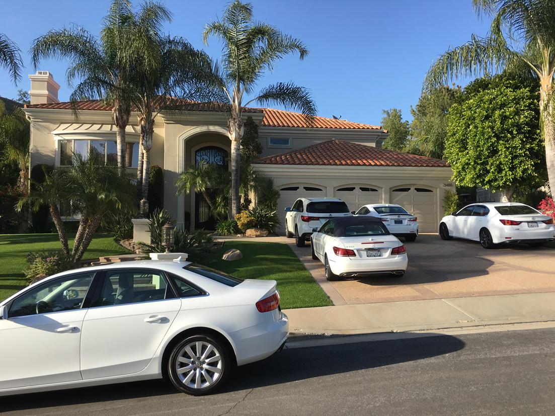 Tesla Cybertruck Does the Cybertruck fit in your garage? 20240227_124905