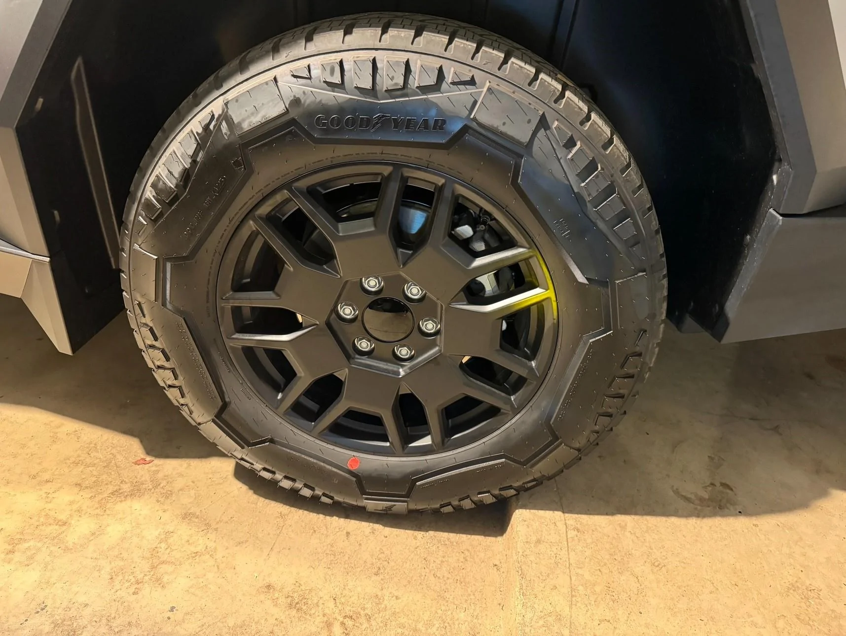 Tesla Cybertruck Center caps from Amazon fit well CybertruckCenterCa