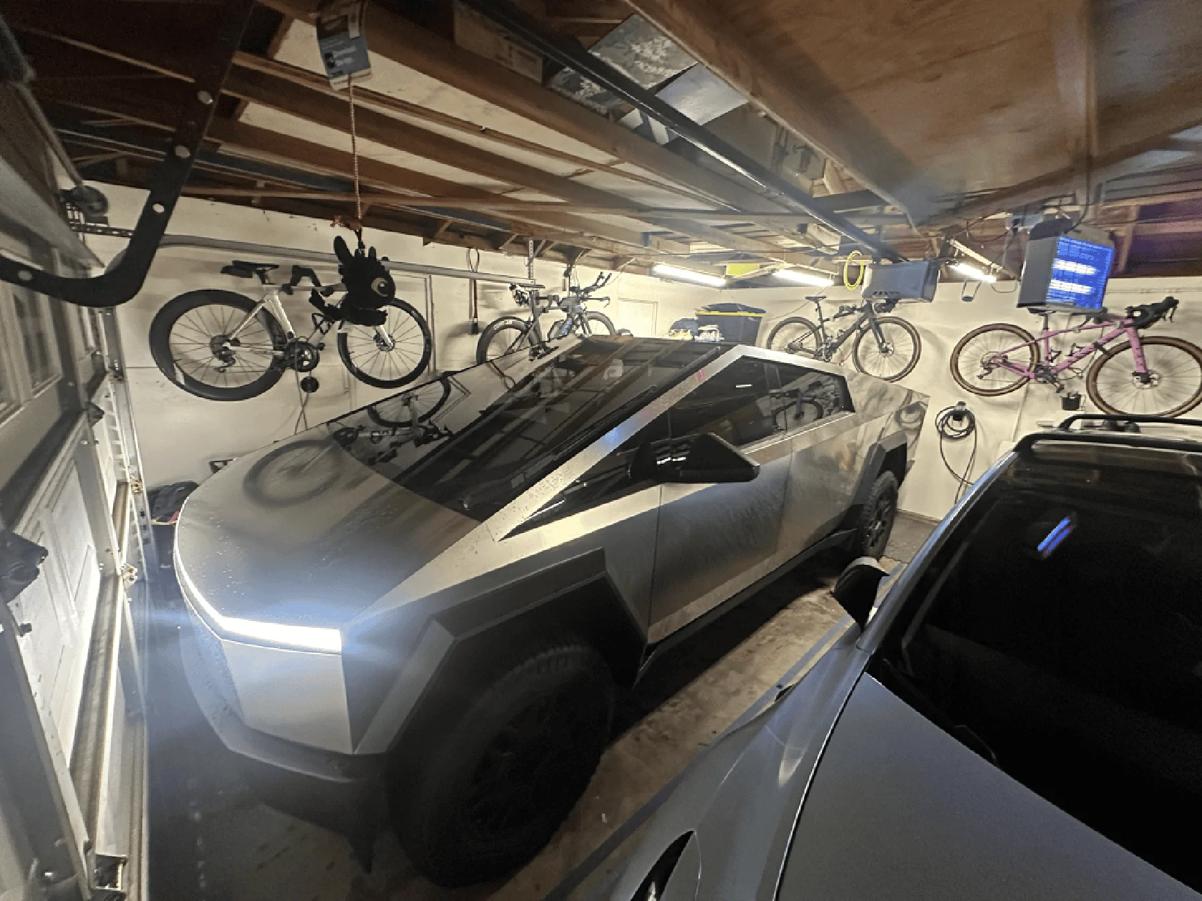 Tesla Cybertruck Does the Cybertruck fit in your garage? IMG_0748