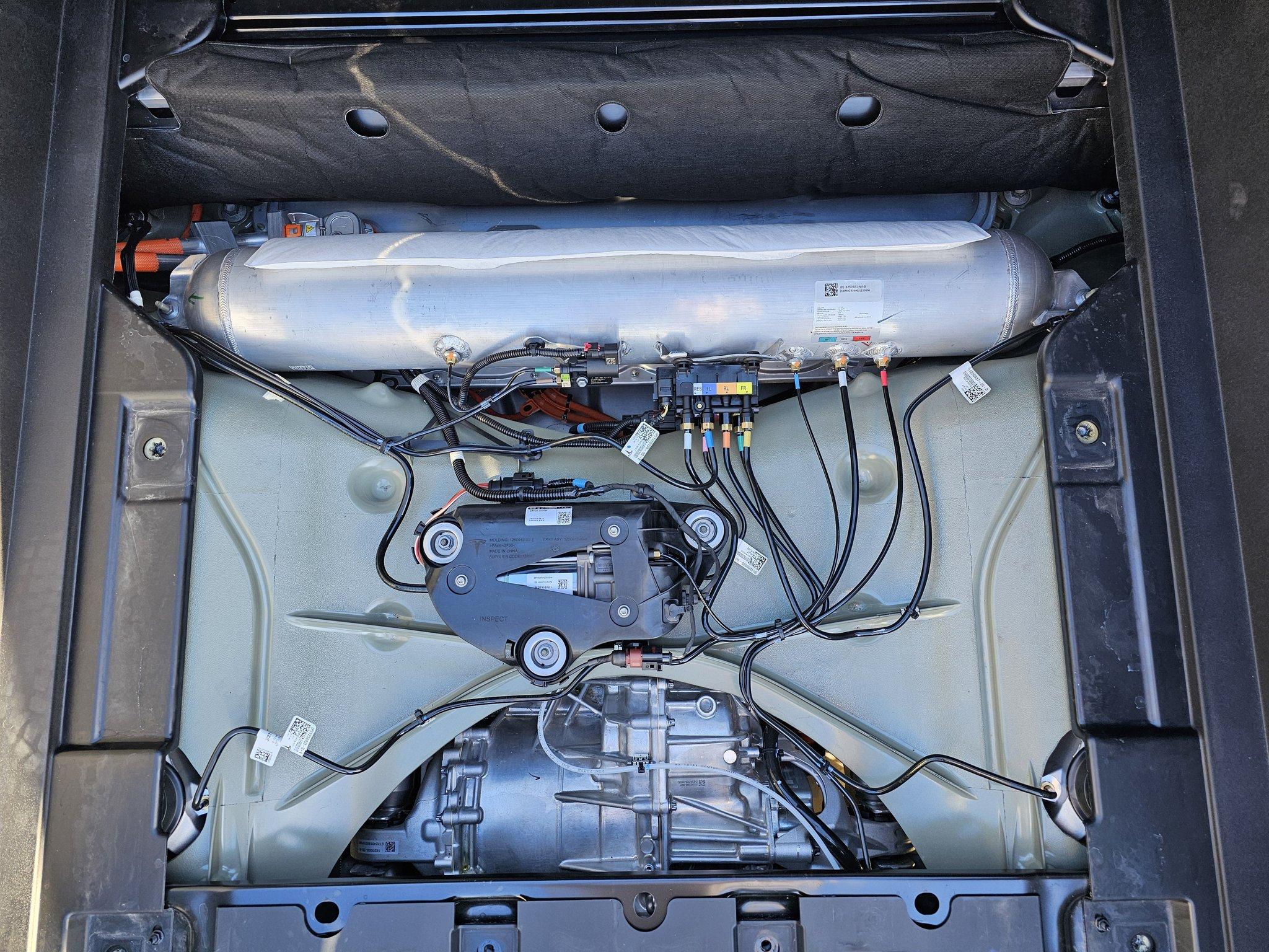Tesla Cybertruck Air Suspension Pump / Reservoir Tank location below the Cybertruck bed floor (photos) cybertruck air suspension underneath bed floor 5