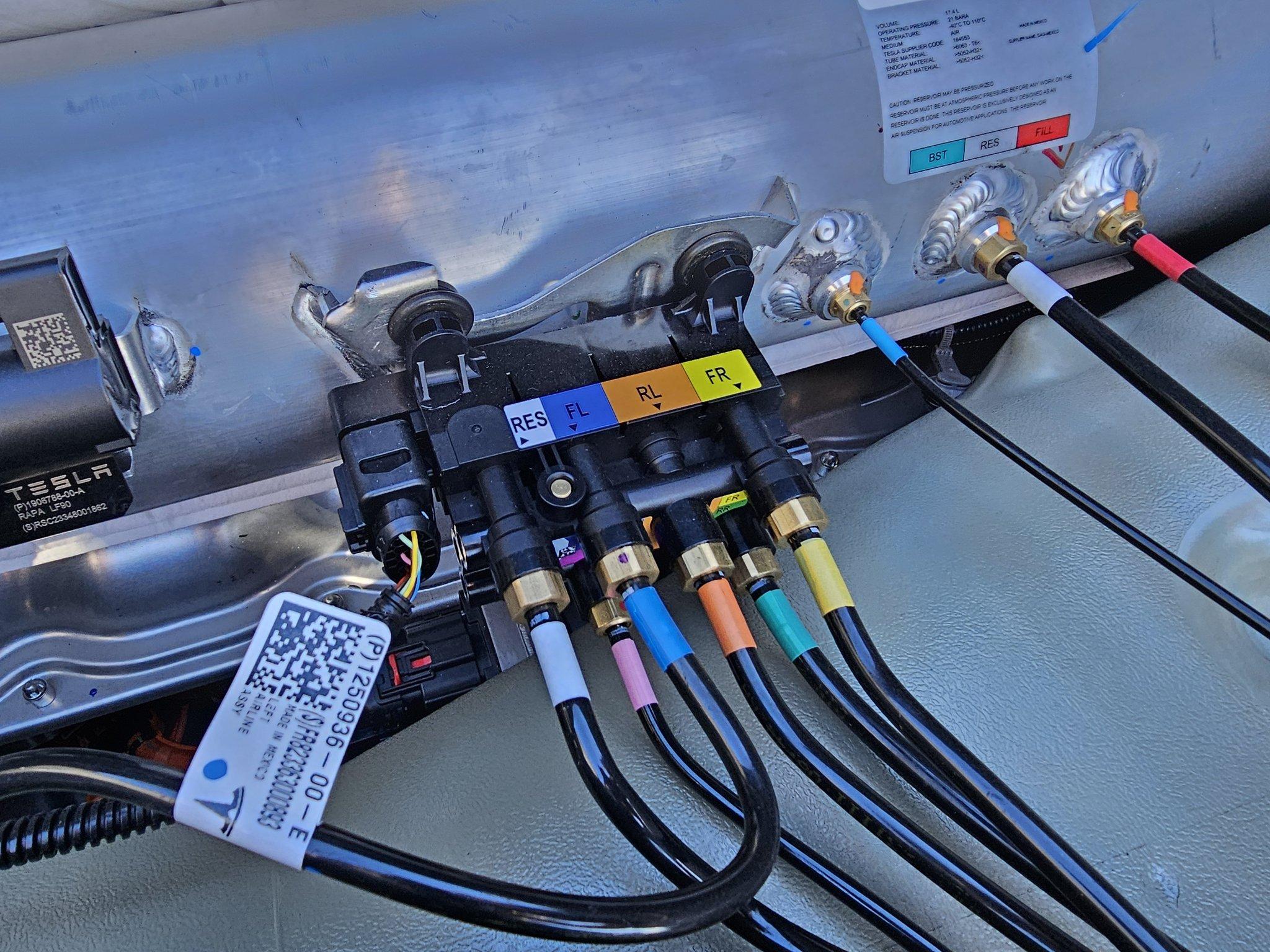 Tesla Cybertruck Air Suspension Pump / Reservoir Tank location below the Cybertruck bed floor (photos) cybertruck air suspension underneath bed floor 3