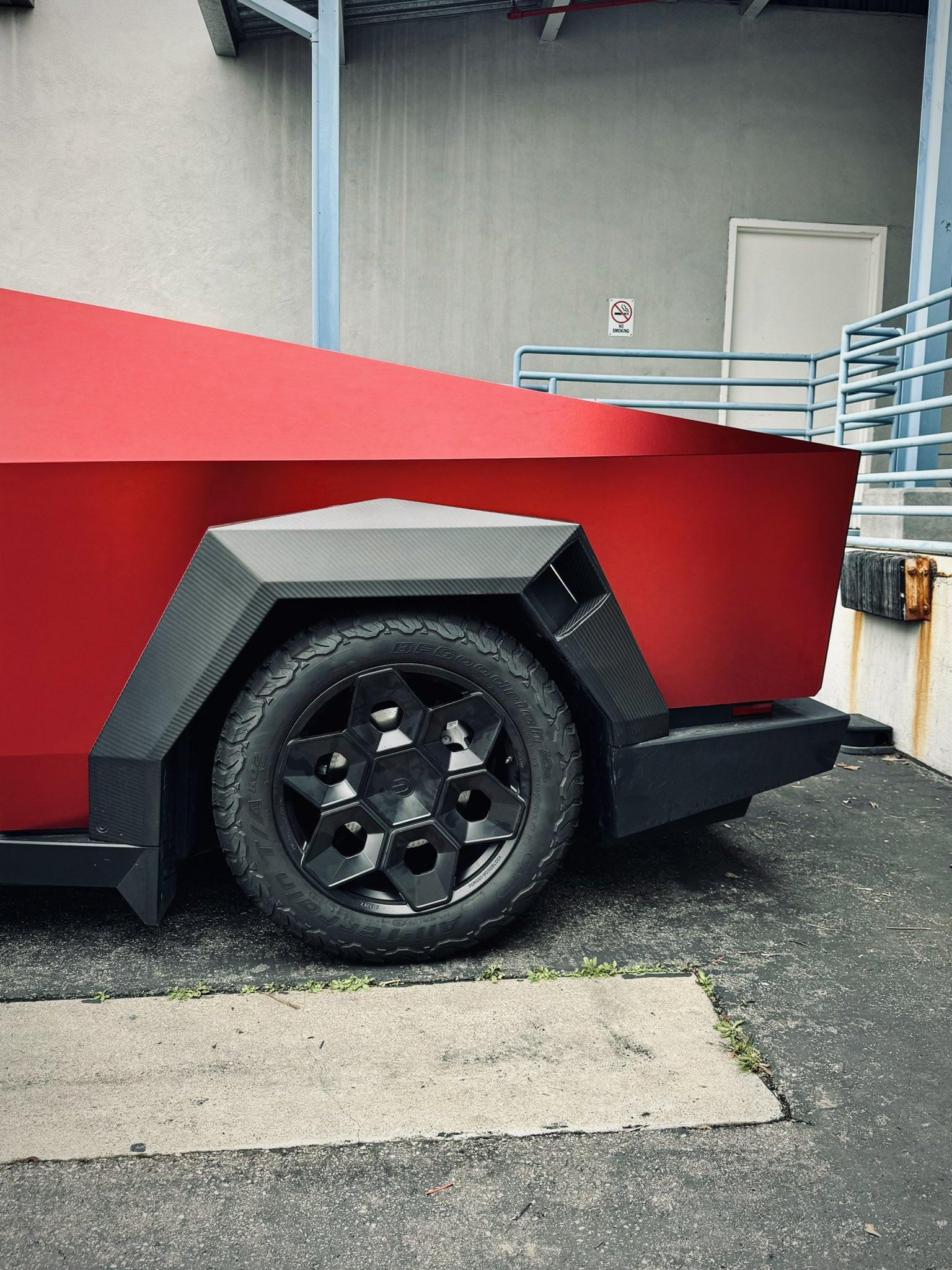 Tesla Cybertruck ❗CYBERTRUCK Suspension Lowering Links (by N2itive) 📐 Slammed Street Truck Style GHiKq5YWMAA-oIS