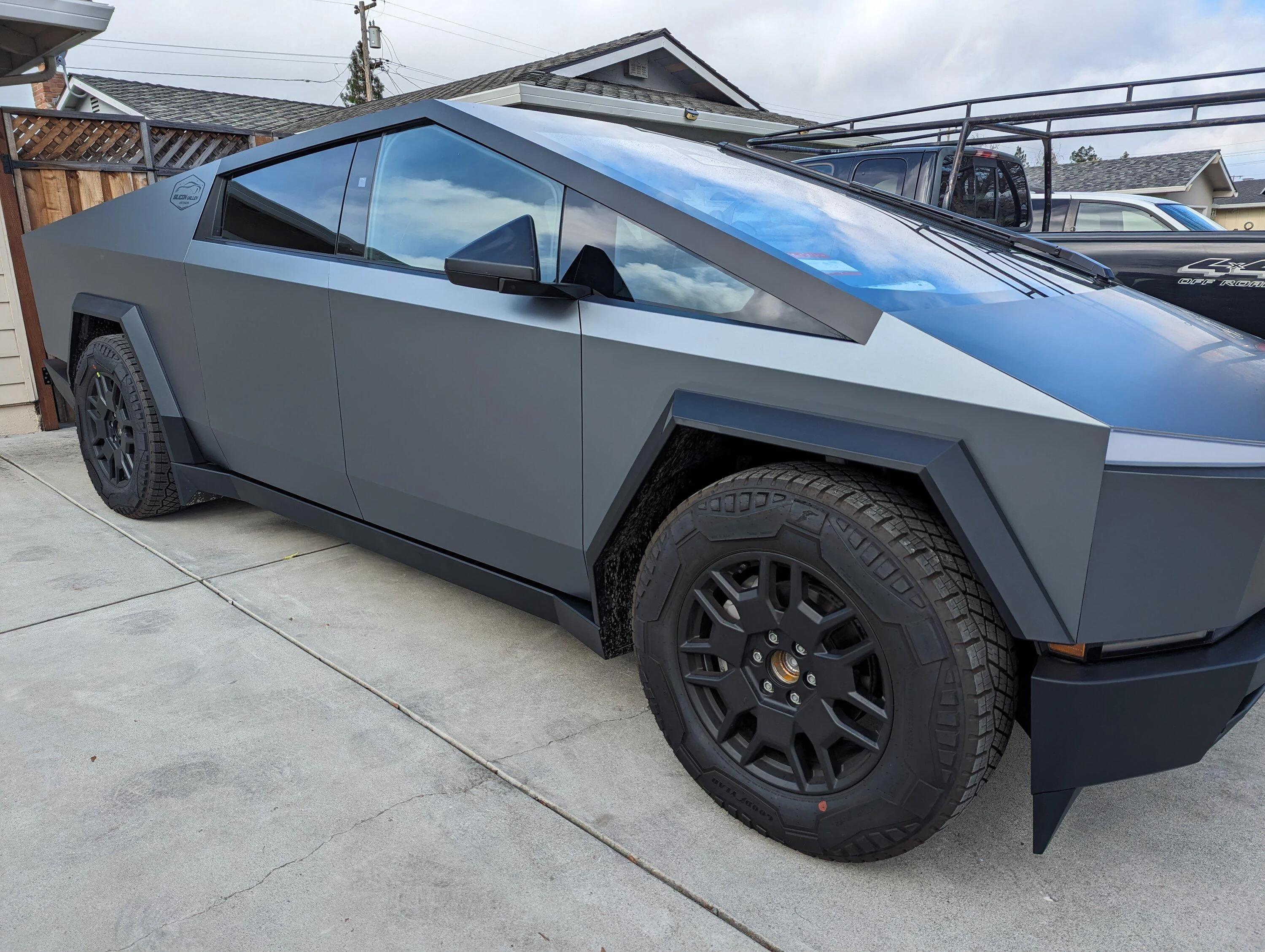 Tesla Cybertruck Cybertruck spots/corrosion PXL_20240229_181352122