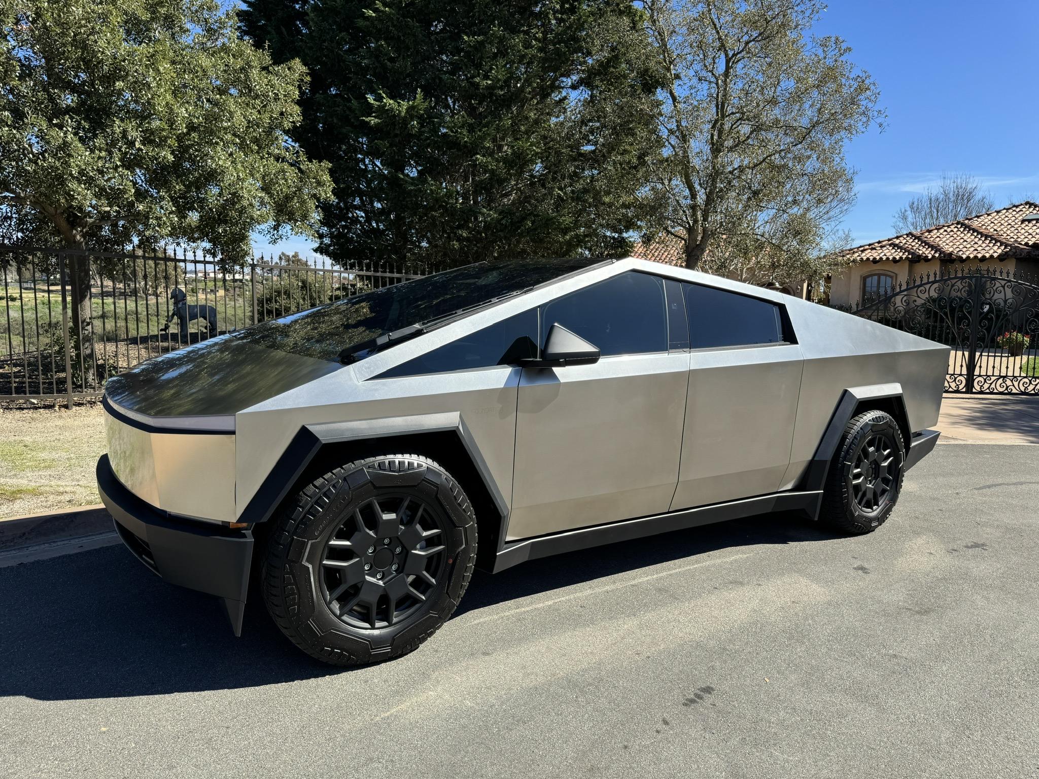 Tesla Cybertruck Spectra PhotoSync IRD Tint (30% sides, 70% windshield) installed 3D1AD78B-9FC3-45C8-BDFD-227A9AF507D9_1_102_o