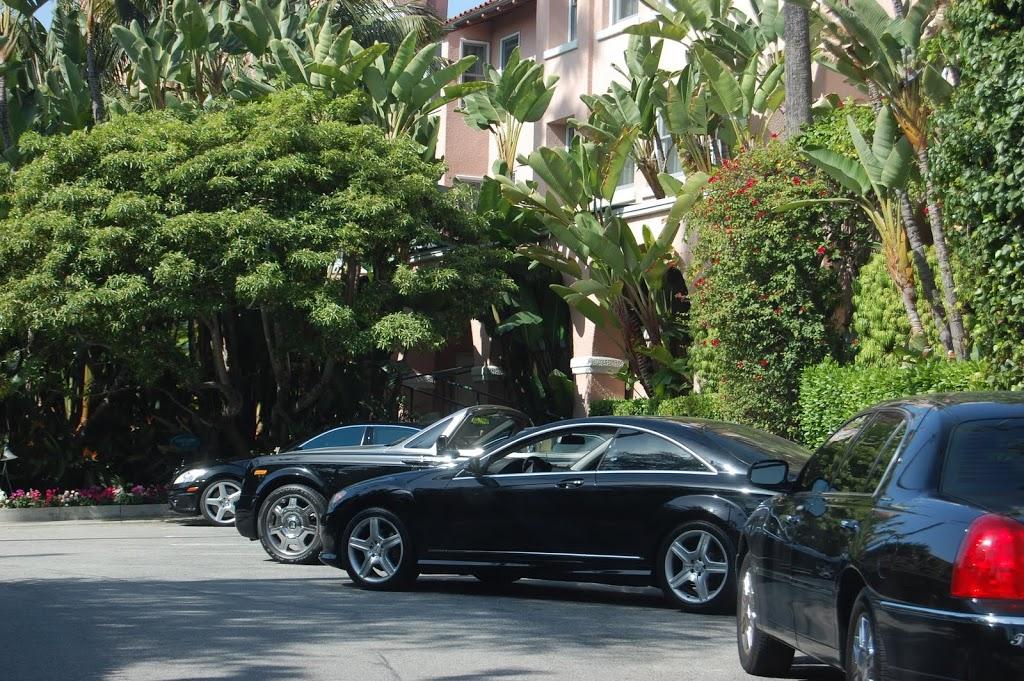Tesla Cybertruck [Update: NOT VALET]  owner crashes Cybertruck at Beverly Hills Hotel 🤦🏻‍♂️ Beverly-Hills-Hotel-10