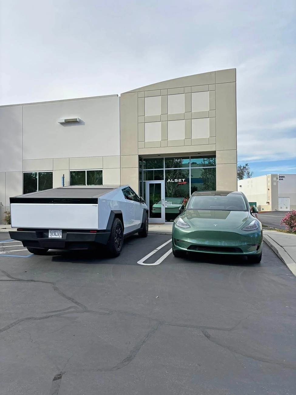 Tesla Cybertruck This Cybertruck in Gloss White PPF would fit in at a Tuxedo Event (Photos) IMG_0869