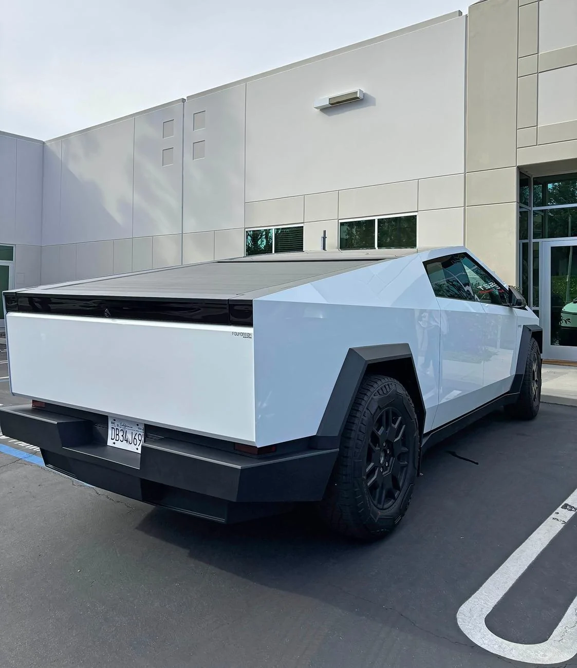 Tesla Cybertruck This Cybertruck in Gloss White PPF would fit in at a Tuxedo Event (Photos) IMG_0870