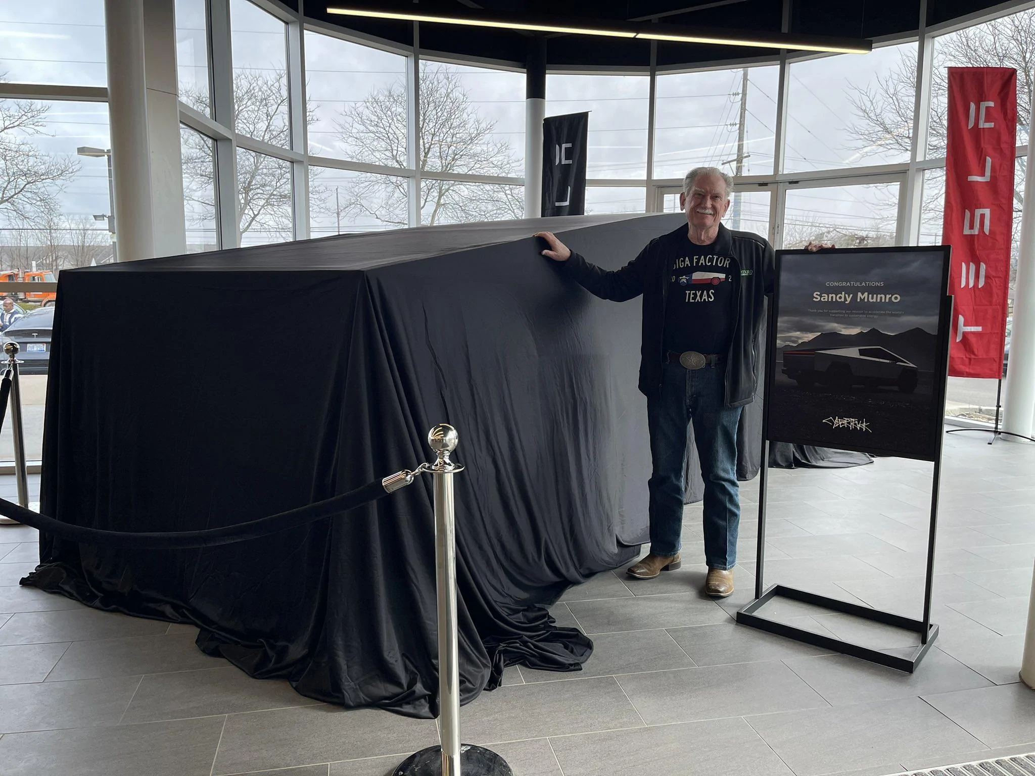 Tesla Cybertruck Sandy Munro takes Cybertruck delivery -- first in Michigan. Teardown coming! GH6-E1LWgAAODQa