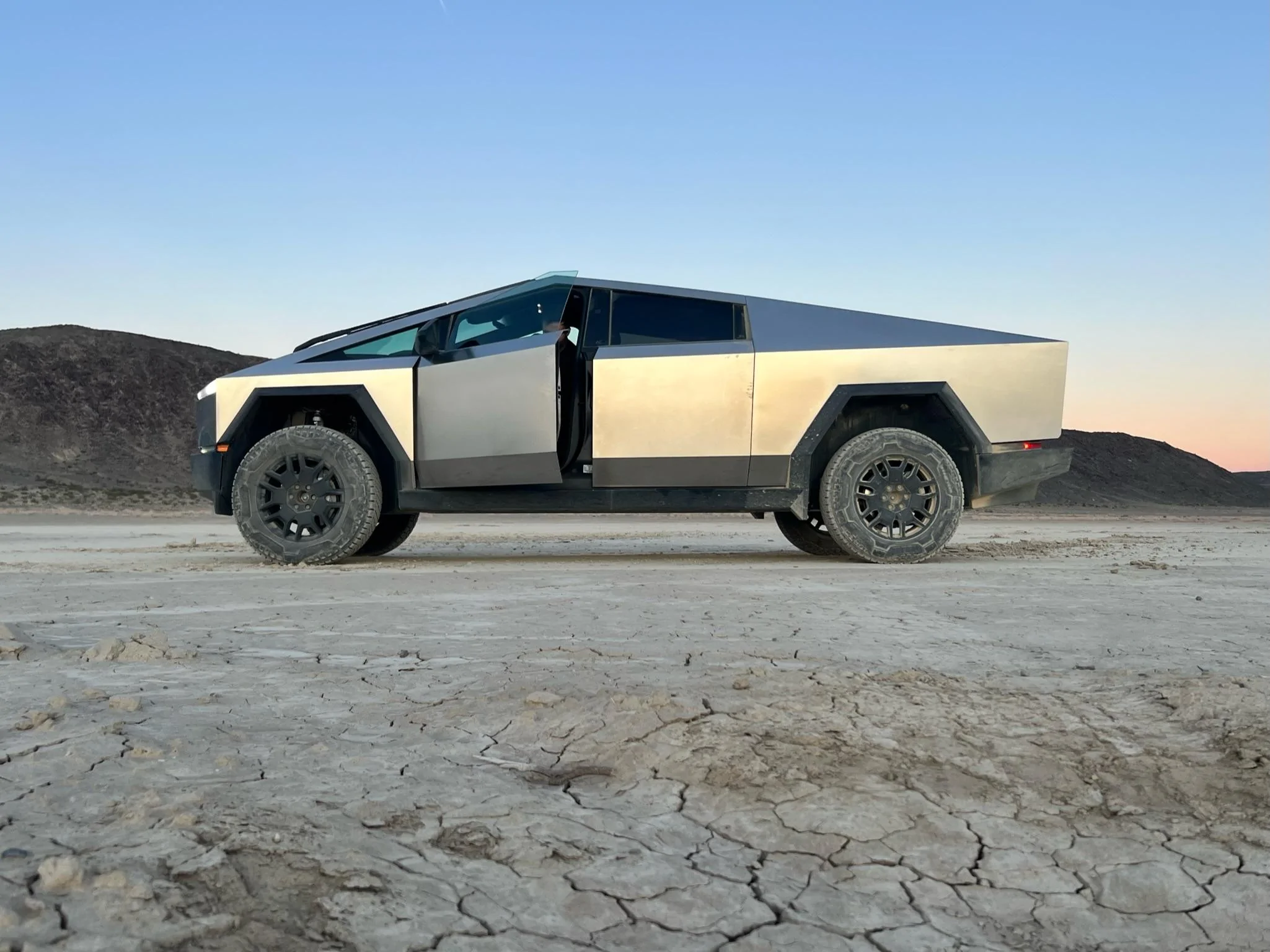 Tesla Cybertruck Desert Trip - Sunfair Lake Bed with CyberBeast in Off-Road Baja Mode IMG_0860