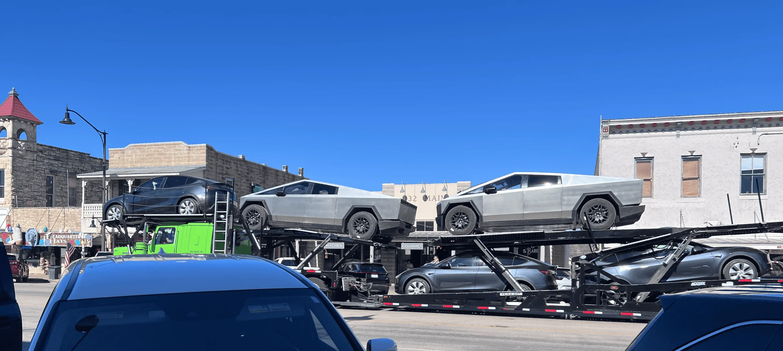 Tesla Cybertruck Cybertrucks on transport crashes in Colorado Springs Screenshot 2024-03-05 at 5.55.56 PM