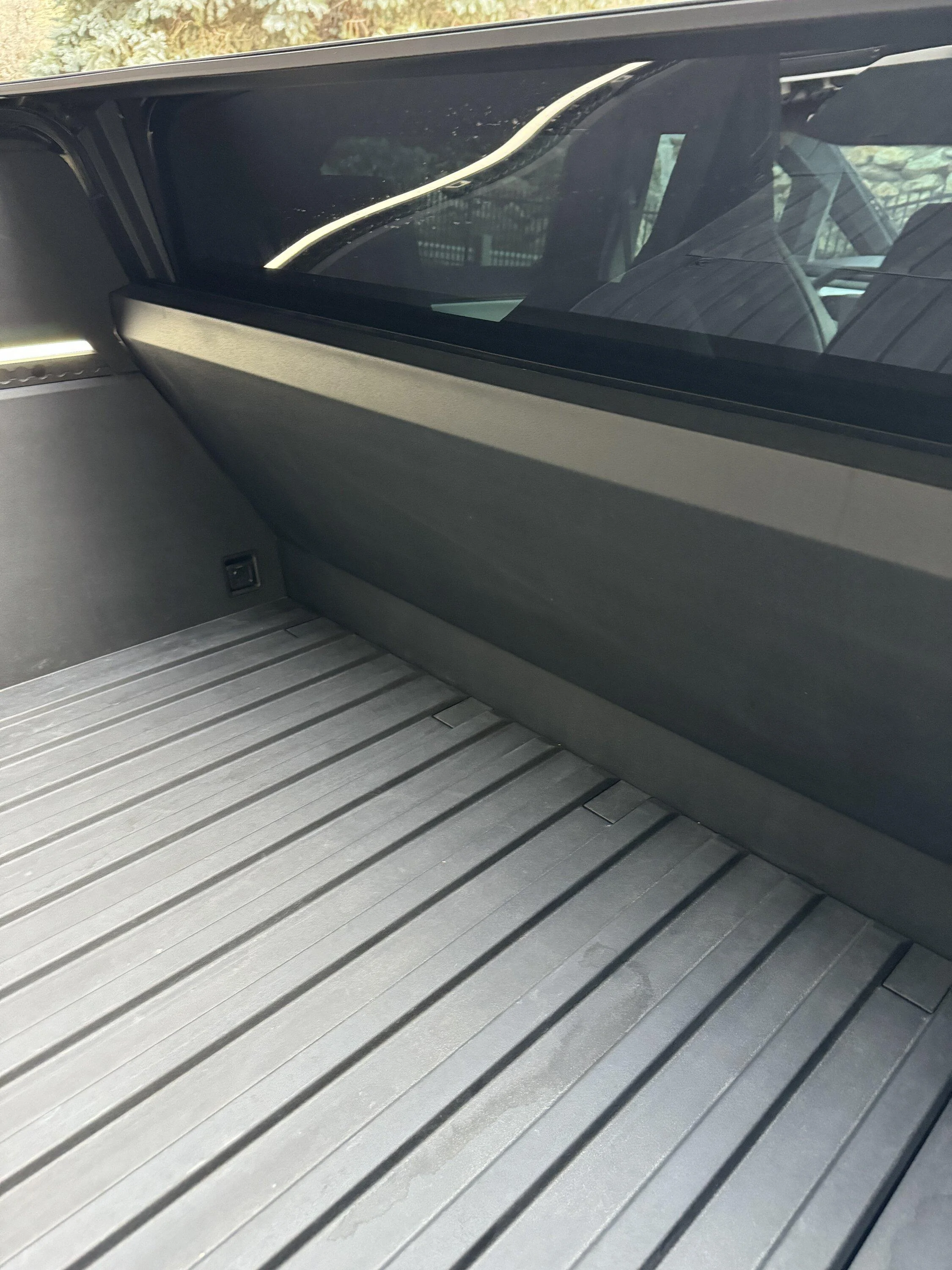 Tesla Cybertruck True bed length IMG_1133