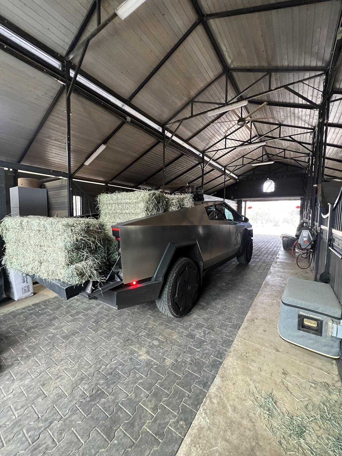 Tesla Cybertruck What Are You Hauling in your Cybertruck? 🦾 👷‍♂️ cybertruck hay bale