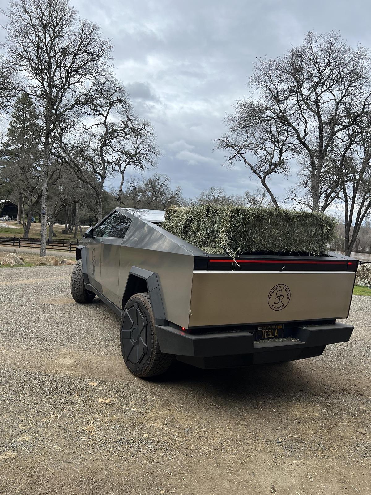 Tesla Cybertruck What Are You Hauling in your Cybertruck? 🦾 👷‍♂️ cybertruck hay bales