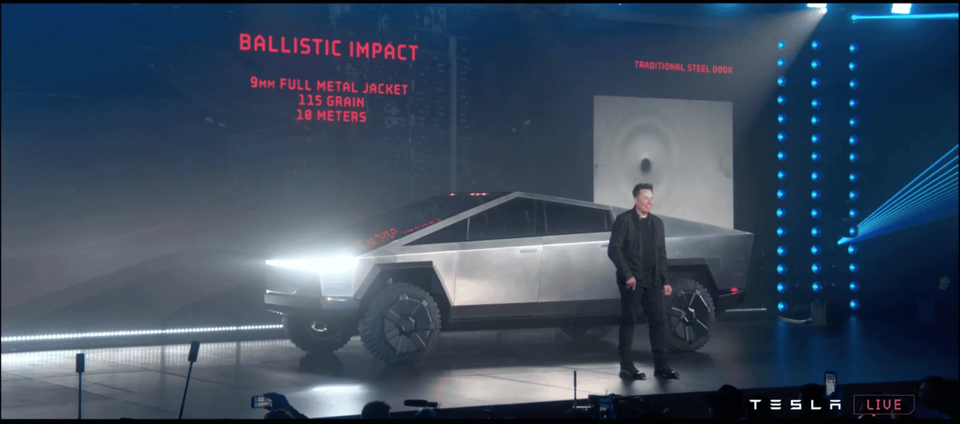 Tesla Cybertruck Programmable Upper Lightbar screen-shot-2019-11-21-at-11-19-43-pm-1574397316