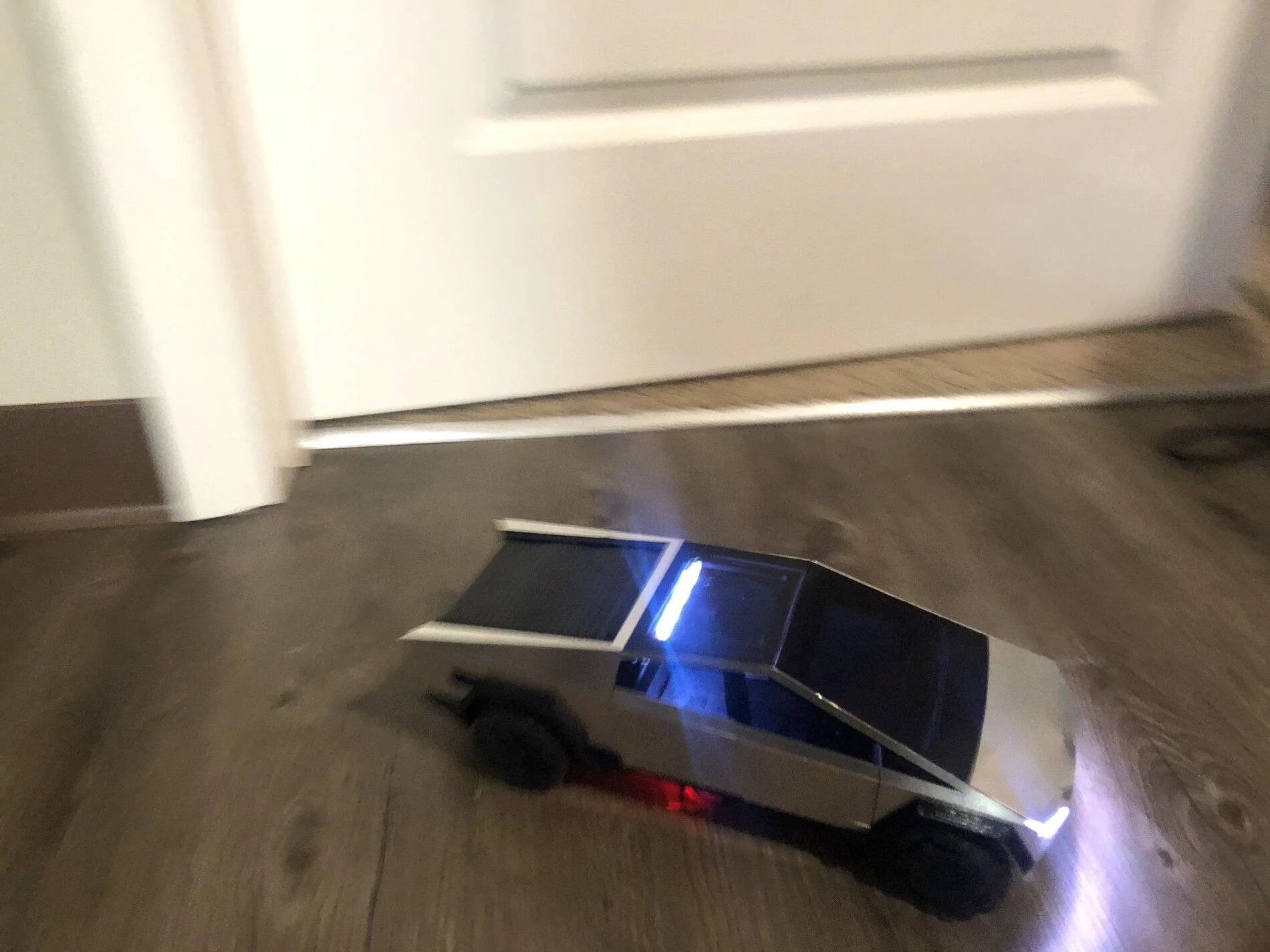 Tesla Cybertruck CybertruckMini production (Pictures) foto_no_exif-5