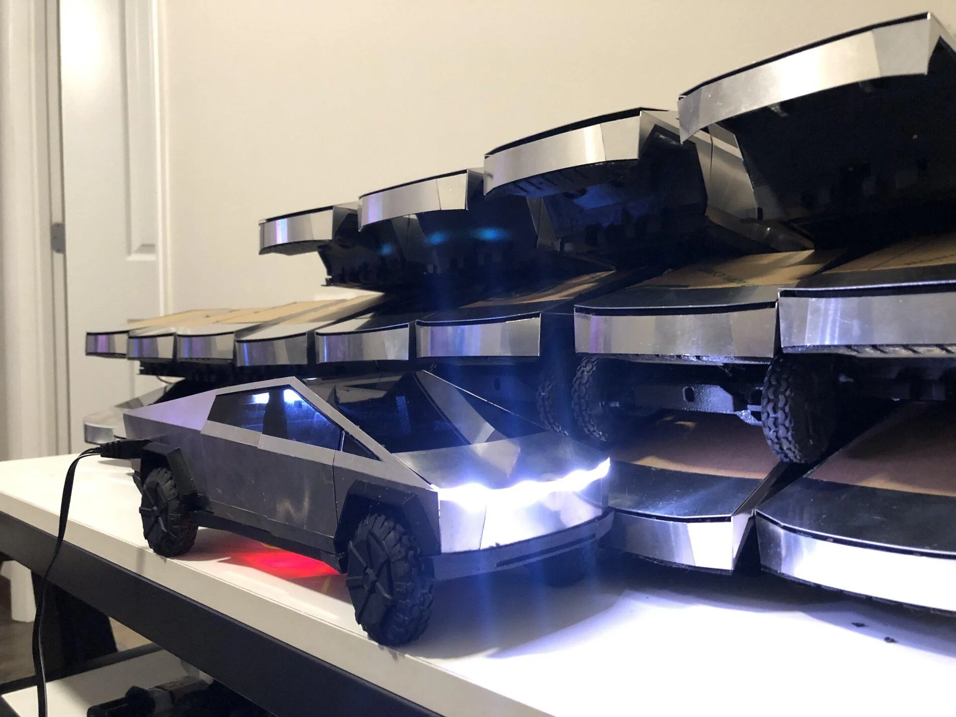 Tesla Cybertruck CybertruckMini production (Pictures) foto_no_exif-3