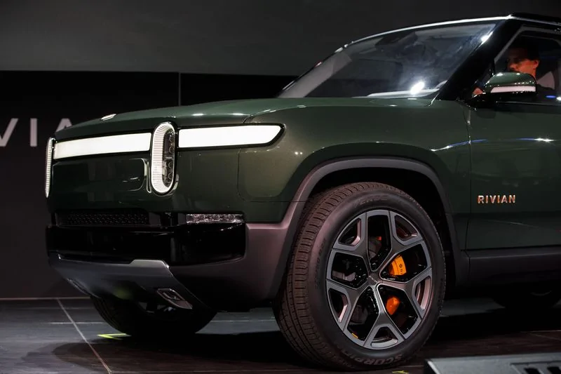Tesla Cybertruck Bloomberg: Amazon-Backed EV-Maker Rivian Aims for IPO This Year 800x-1