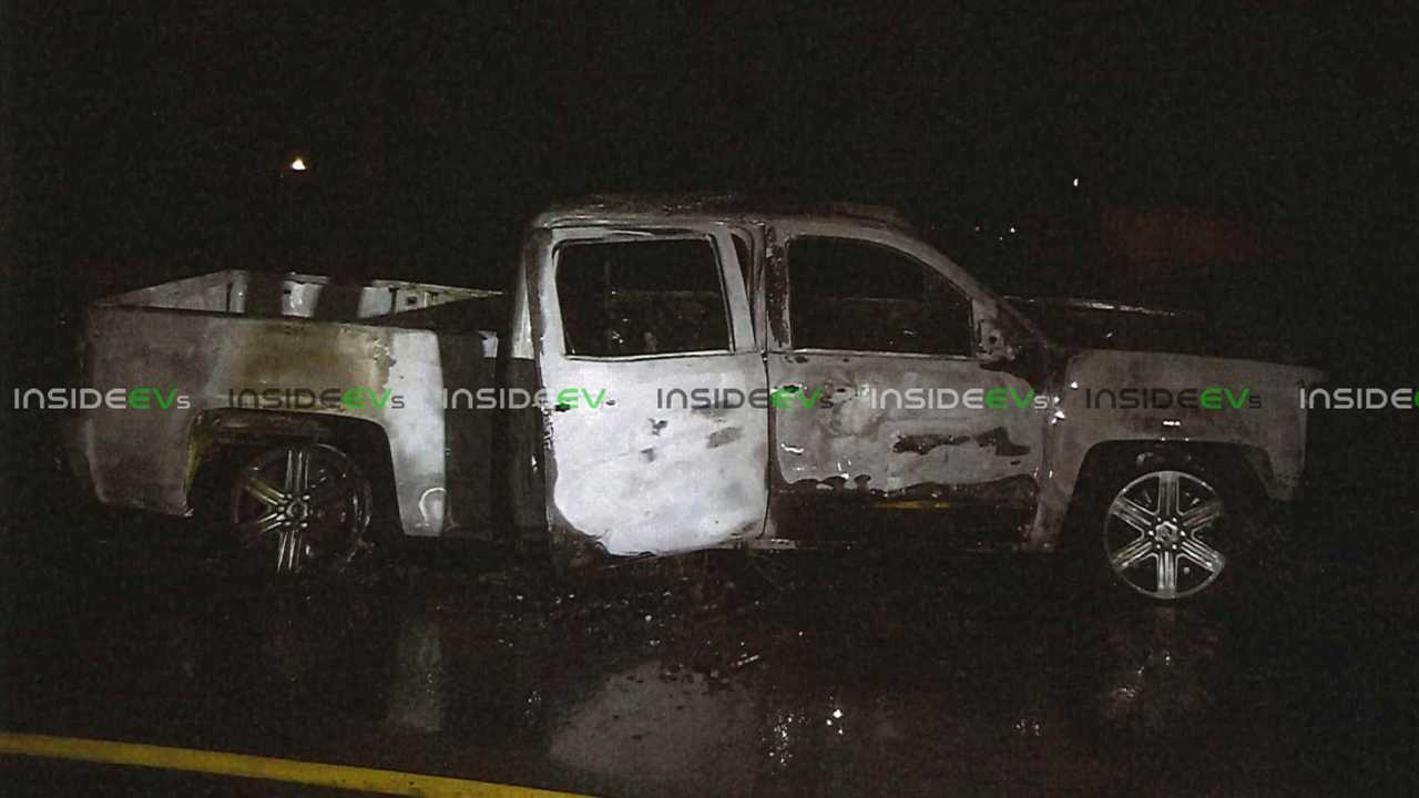 Tesla Cybertruck Lordstown Endurance eTruck Catches Fire ed-on-the-very-first-lordstown-endurance-mule-test