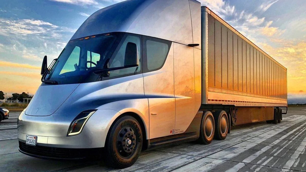 Tesla Cybertruck Tesla Semi Demonstrates Advanced Battery Tech with a Shocking 500 kWh Battery Pack 2_39c5c680-3b9c-4005-af0b-1d95447371f5_1600x