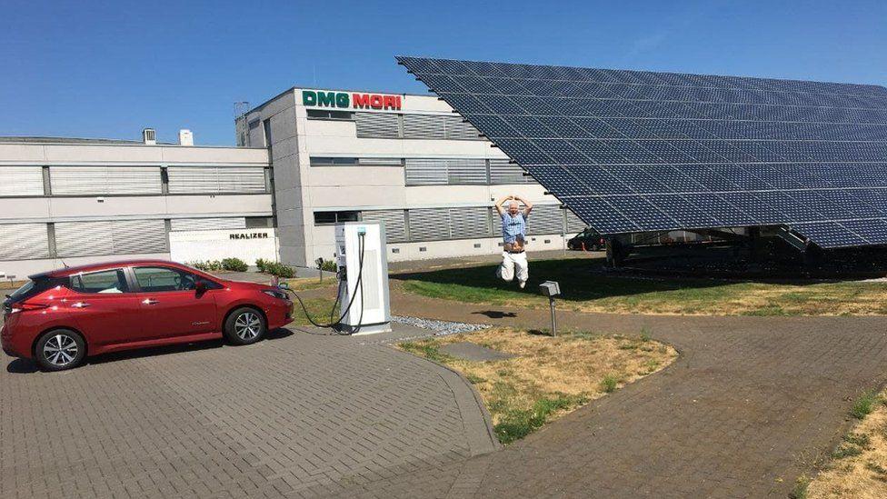 Tesla Cybertruck 'I saved £5,000 by charging my electric car for free' - BBC News _116929909_rogermunford-chargingfromsolar2dmgmori