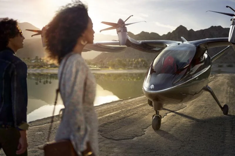 Tesla Cybertruck Hmm: United Airlines Orders 200 Electric Air Taxis 222_ARCH_Aircraft_02_walking_COMP06_STE_QC-800x533