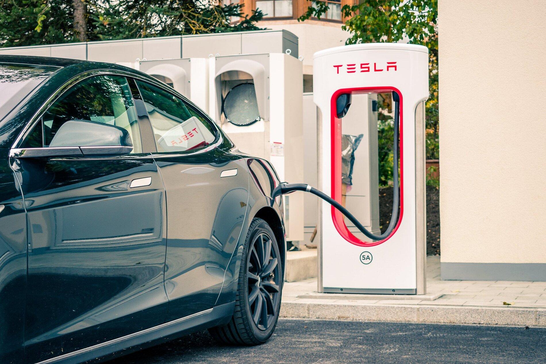 Tesla Cybertruck TESLA SUPERCHARGERS LEAVE COMPETITORS 'IN THE DUST' 37458100401_8f98ce5a80_k