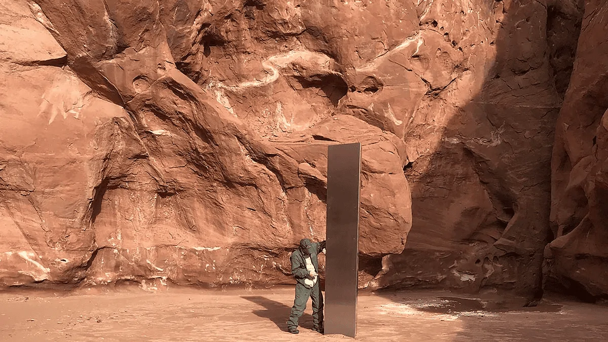 Tesla Cybertruck Mysterious monolith appears in desert, baffling locals (Official Cybetruck Tweet) 1710302412346-t5