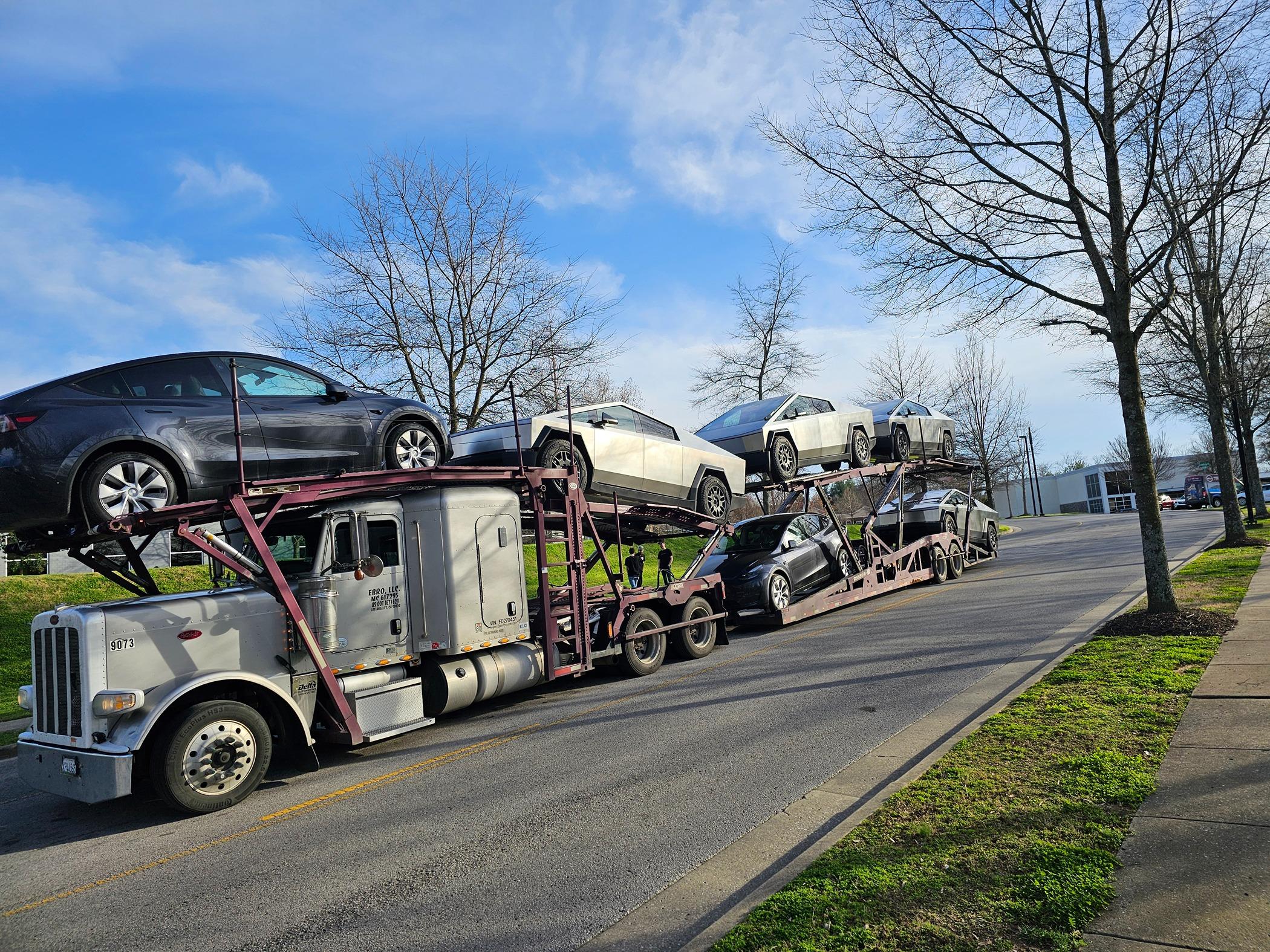 Tesla Cybertruck TN Deliveries Now Starting -- 5 Cybertrucks delivered in Nashville, Tennessee 20240312_172149