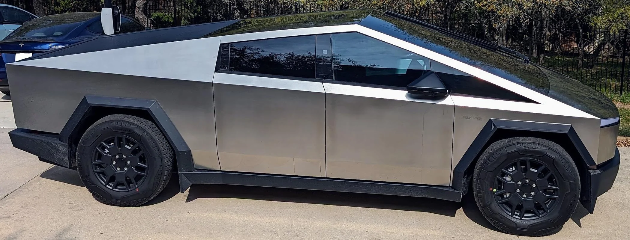 Cybertruck side.jpg