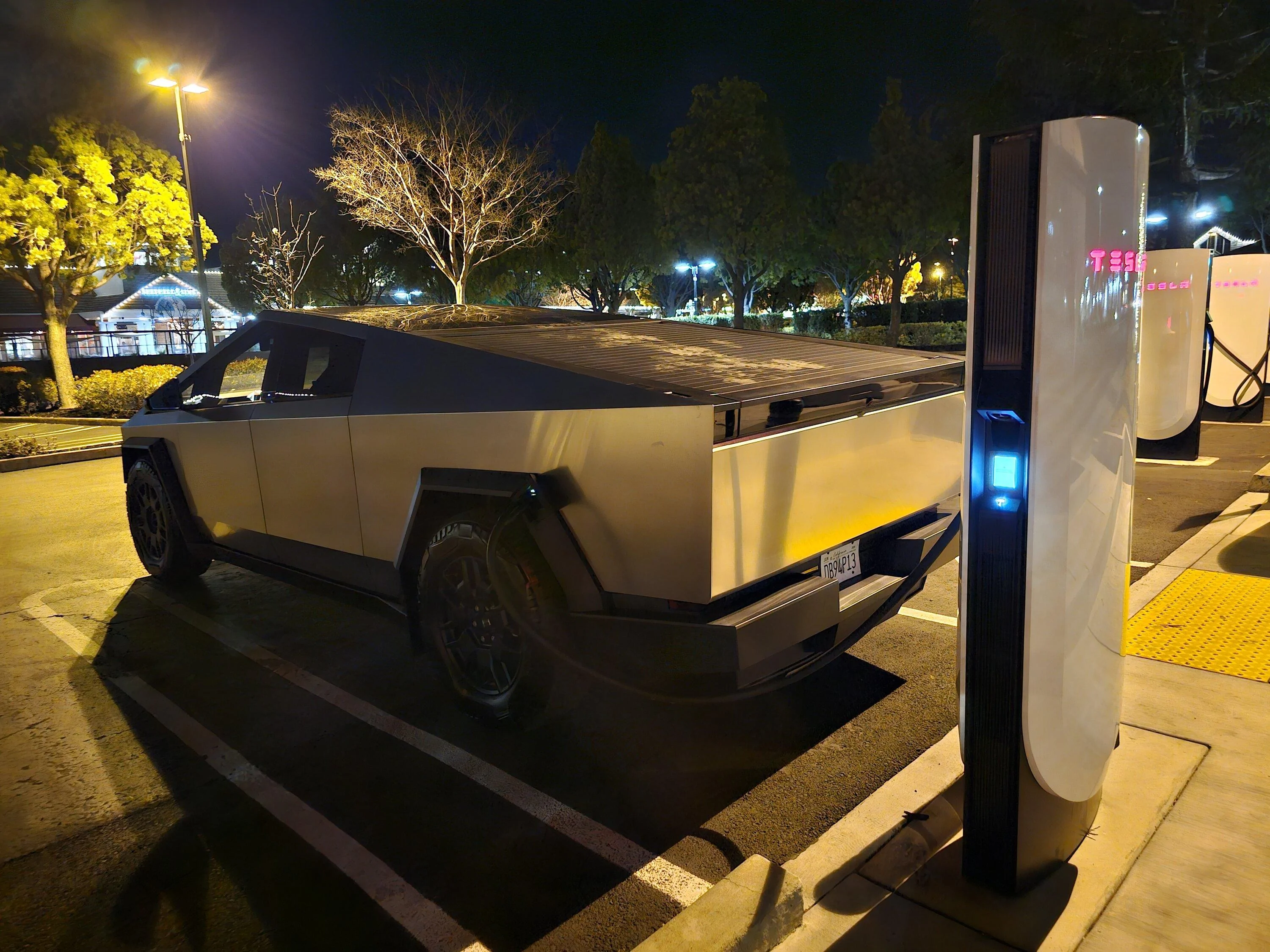 Tesla Cybertruck Delivery today in Sunnyvale. (2+ hr waiting time, and more) 20240316_214435