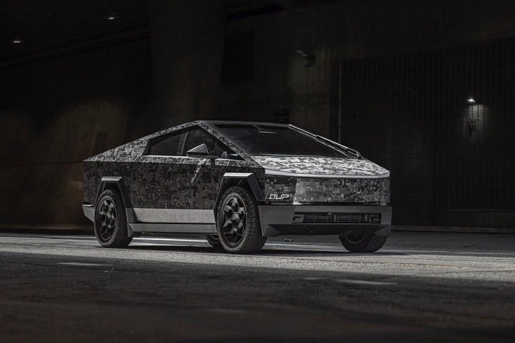 Tesla Cybertruck Unplugged Performance transforms Cybertruck w/ 22" Cybrhex wheels, 35" BFG KO2 tires, digi-camo wrap GI2K7WLbwAA8zOW
