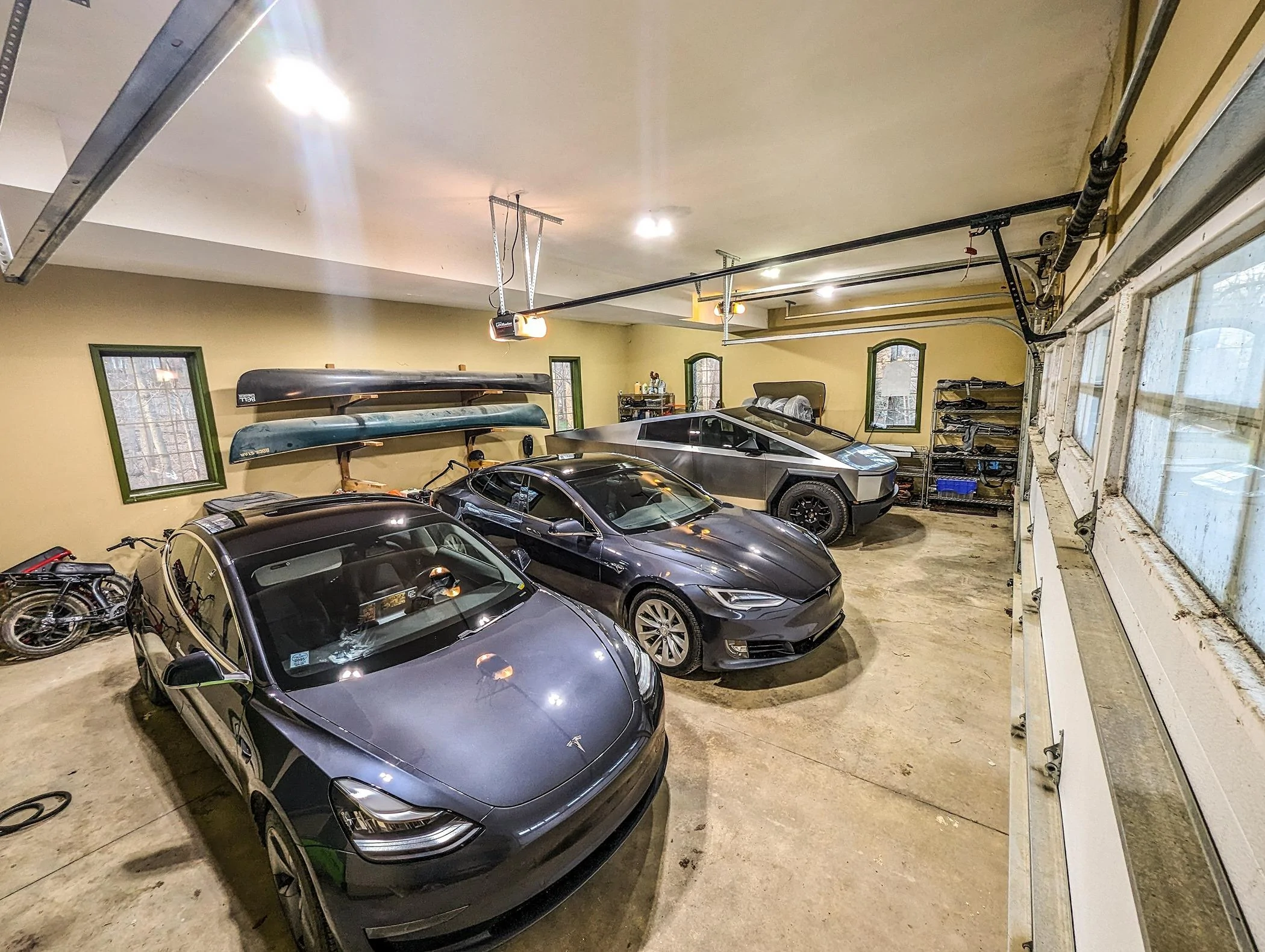 Tesla Cybertruck Does the Cybertruck fit in your garage? PSX_20240321_190742