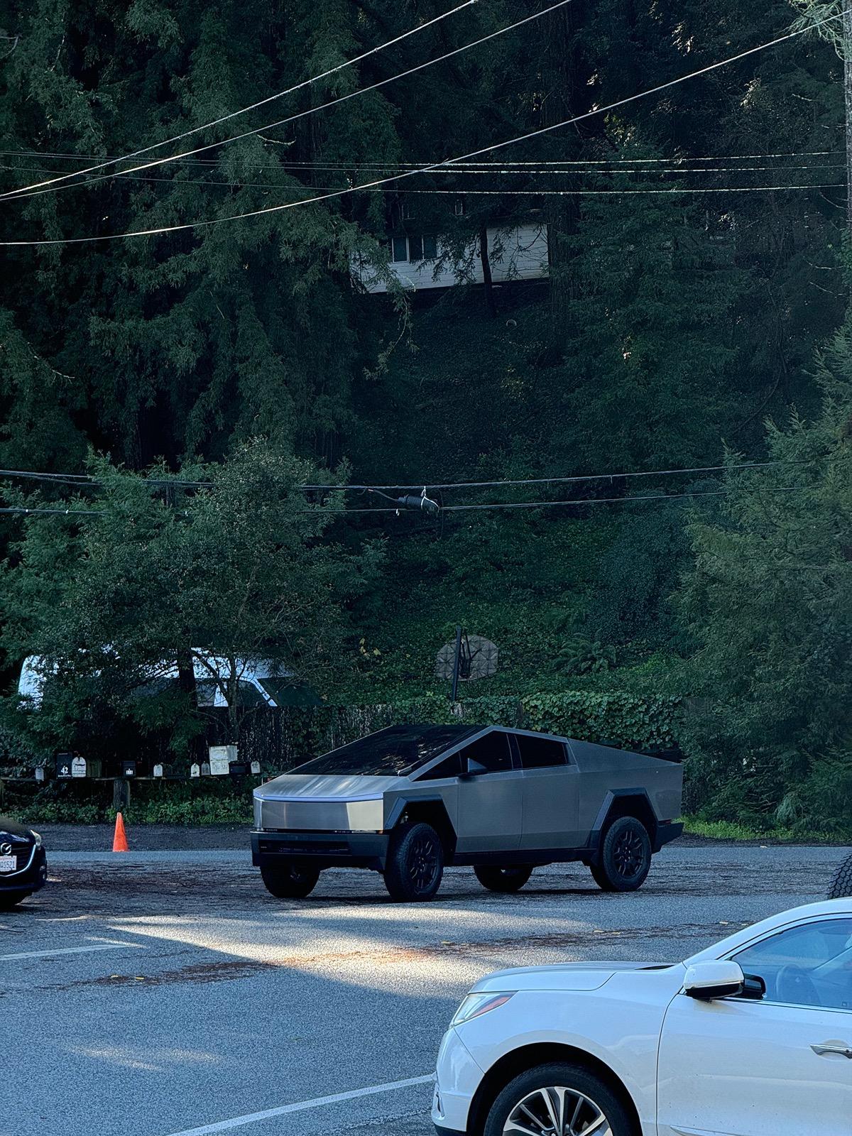 Tesla Cybertruck Daily random Cybertruck photos thread - Post Yours! 📸 🤳 IMG_7602