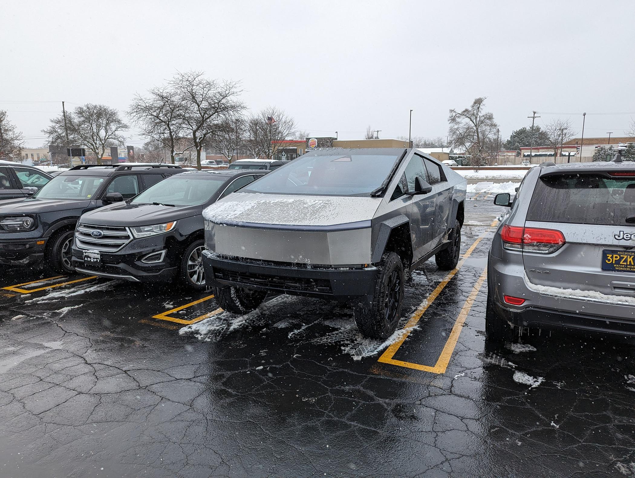 Tesla Cybertruck What is everyone’s height? PXL_20240322_163905380.MP