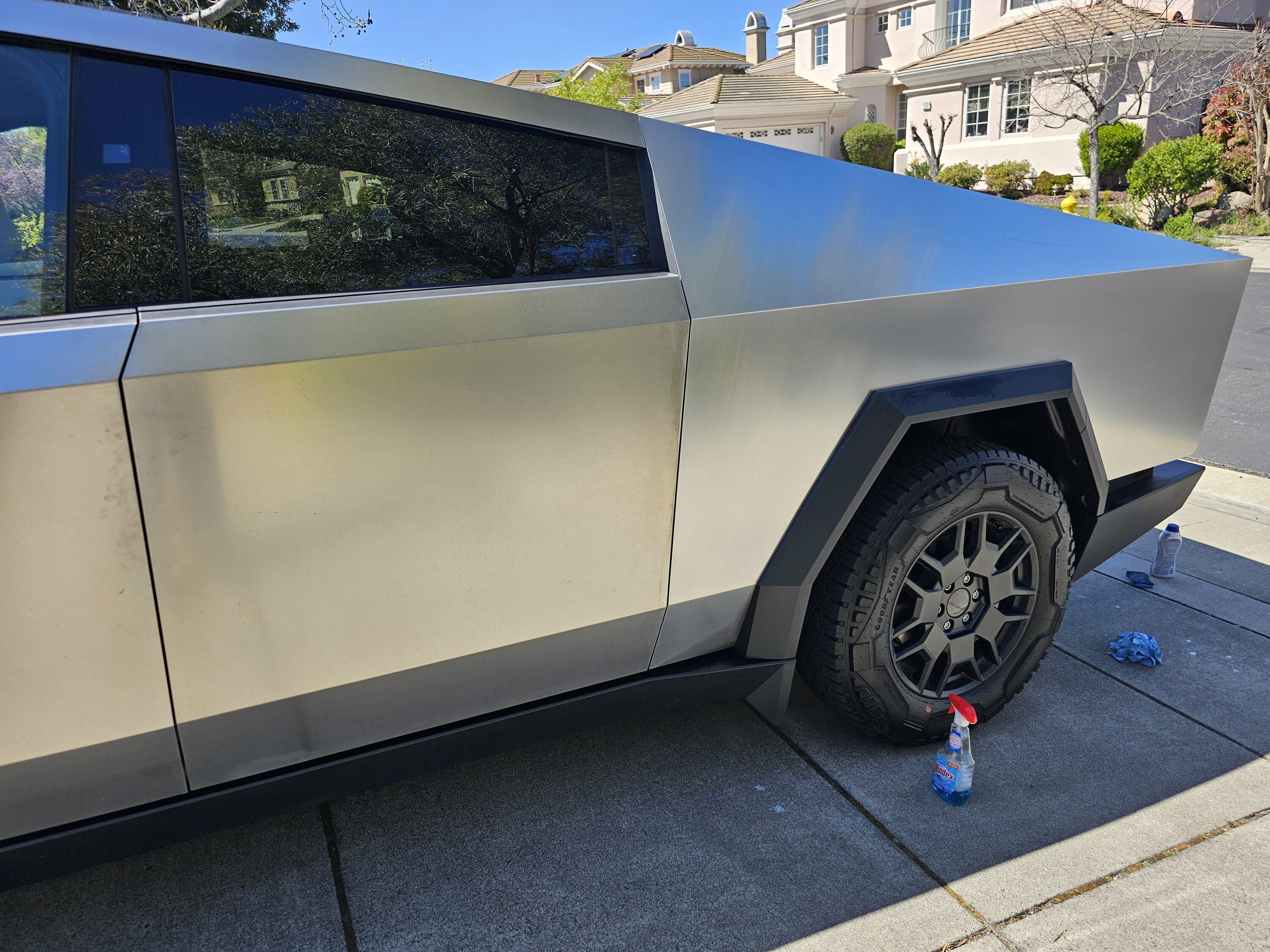 Tesla Cybertruck Bar Keepers Friend stains on bumper 图片_20240319194403