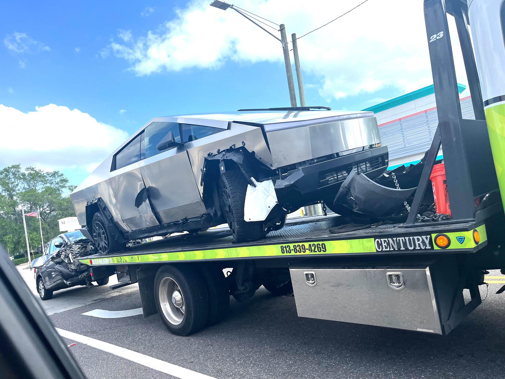 Tesla Cybertruck Totaled Crashed Cybertruck in Tampa totaled crashed cybertruck