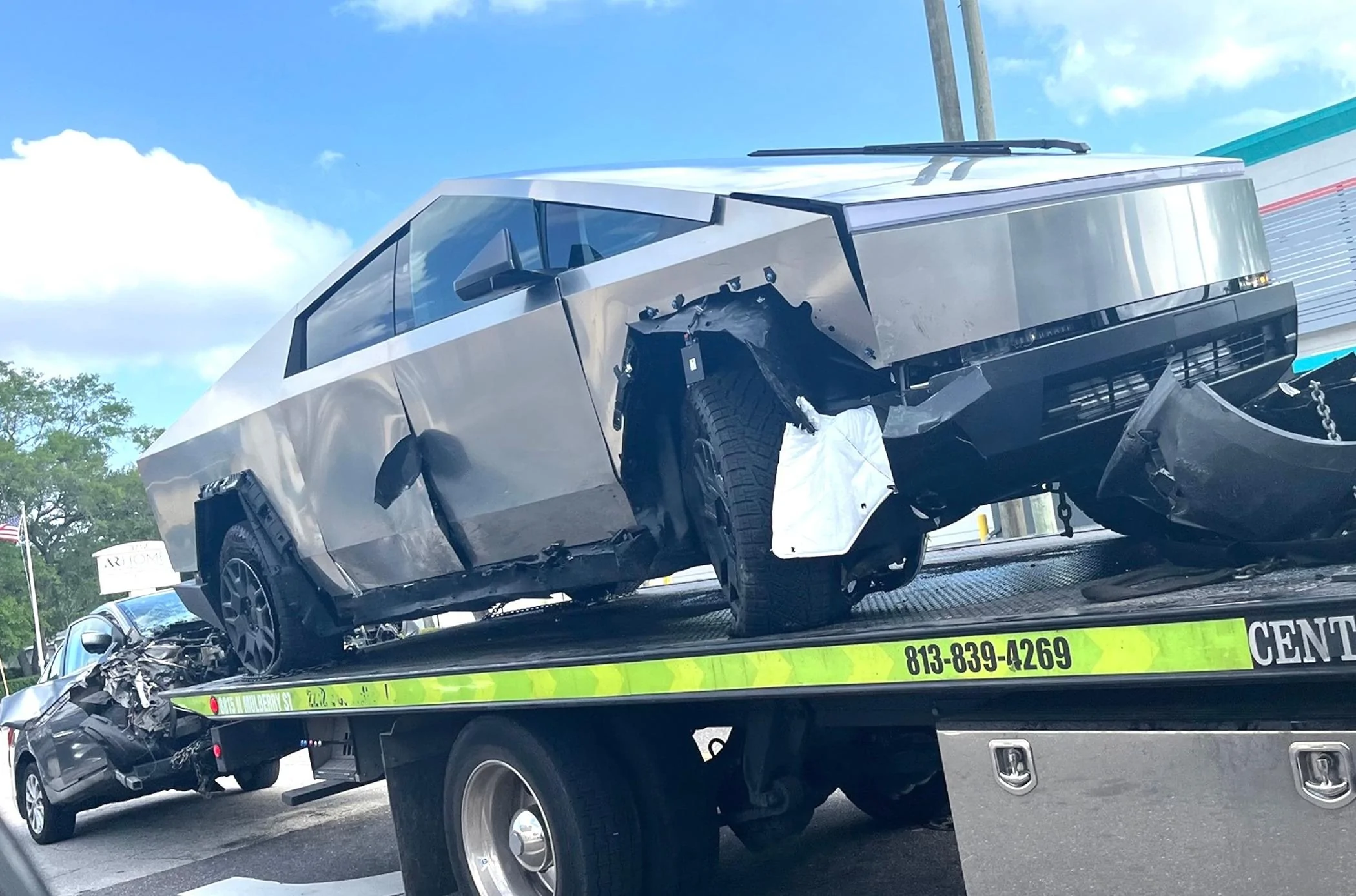 Tesla Cybertruck Totaled Crashed Cybertruck in Tampa totaledcrashed-cybertruck