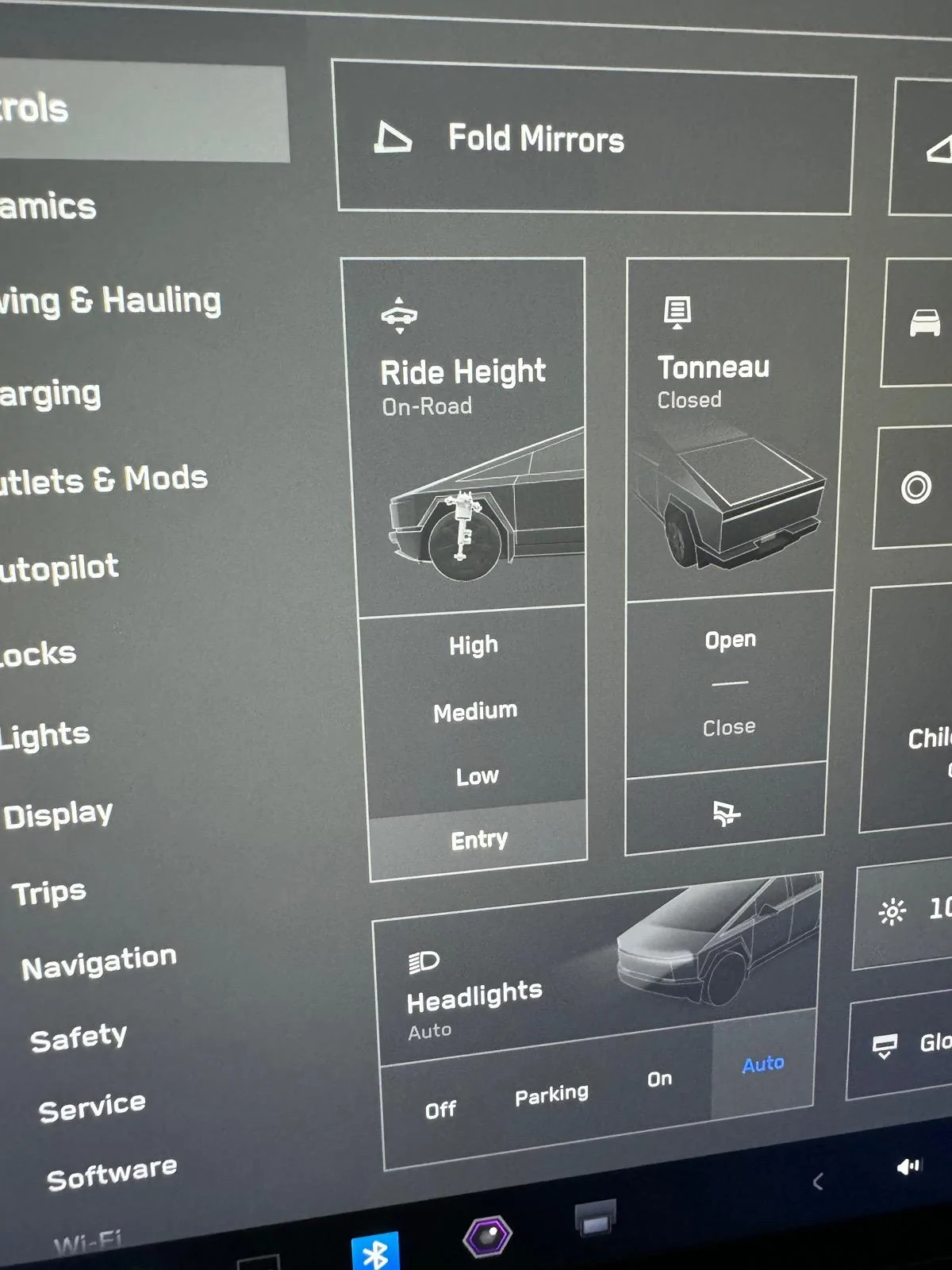 Tesla Cybertruck Why does Cybertruck ride height HIGH drops to MEDIUM after 25mph IMG_6310