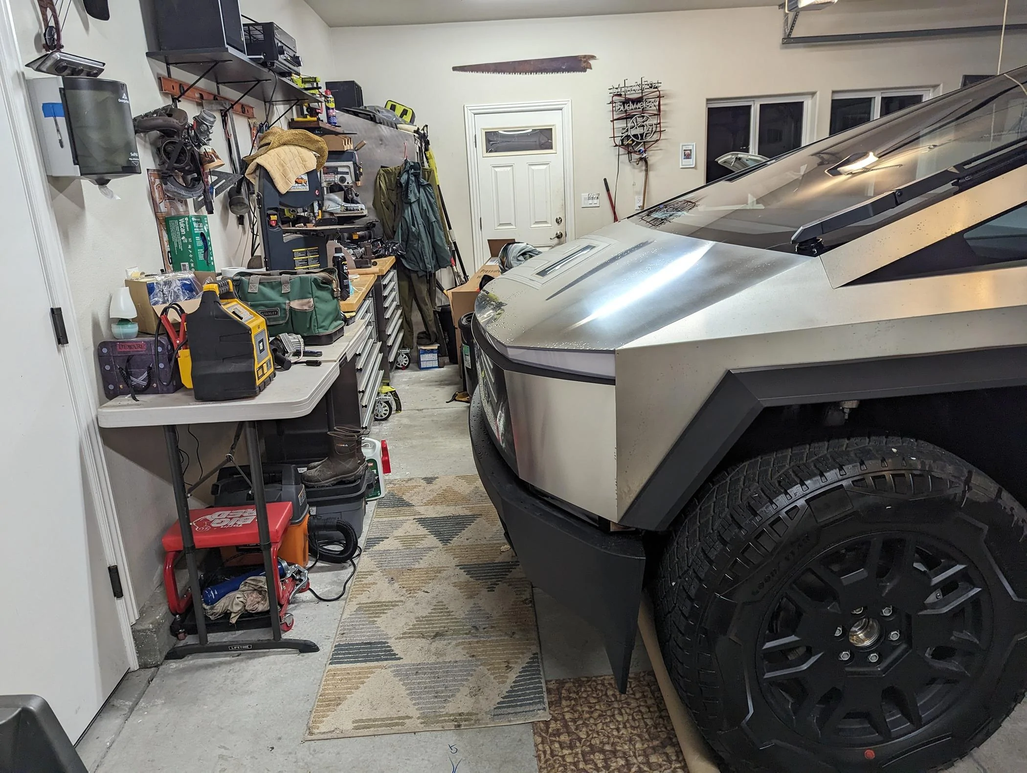 Tesla Cybertruck Cybertruck doesn't quite fit in my standard garage. Yours? PXL_20240221_033813819