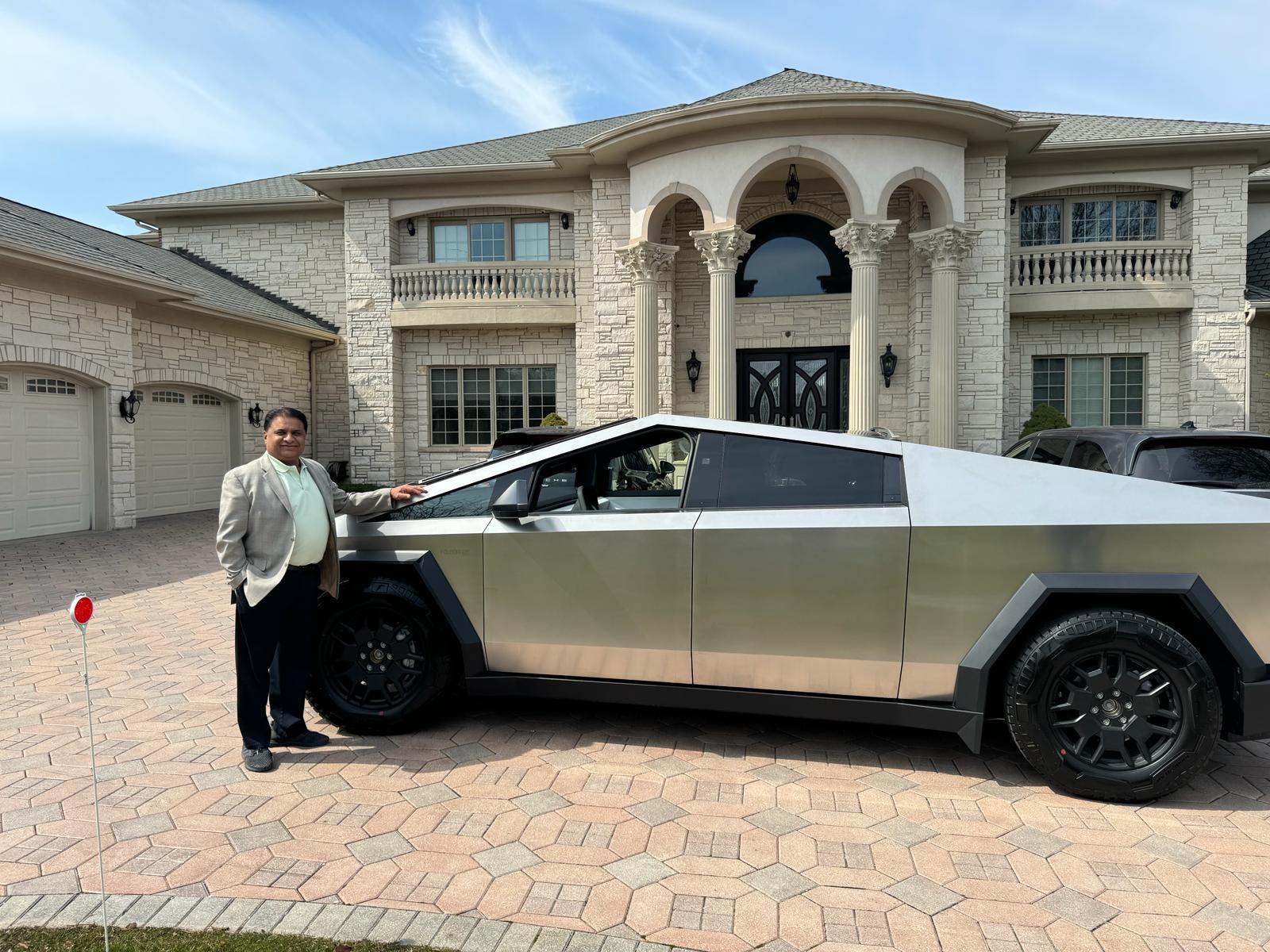 Tesla Cybertruck Tesla Cybertruck Foundation Series 2nd Delivery Chicagoland 1e107e7f-9ab0-4364-bdc4-30728733f497