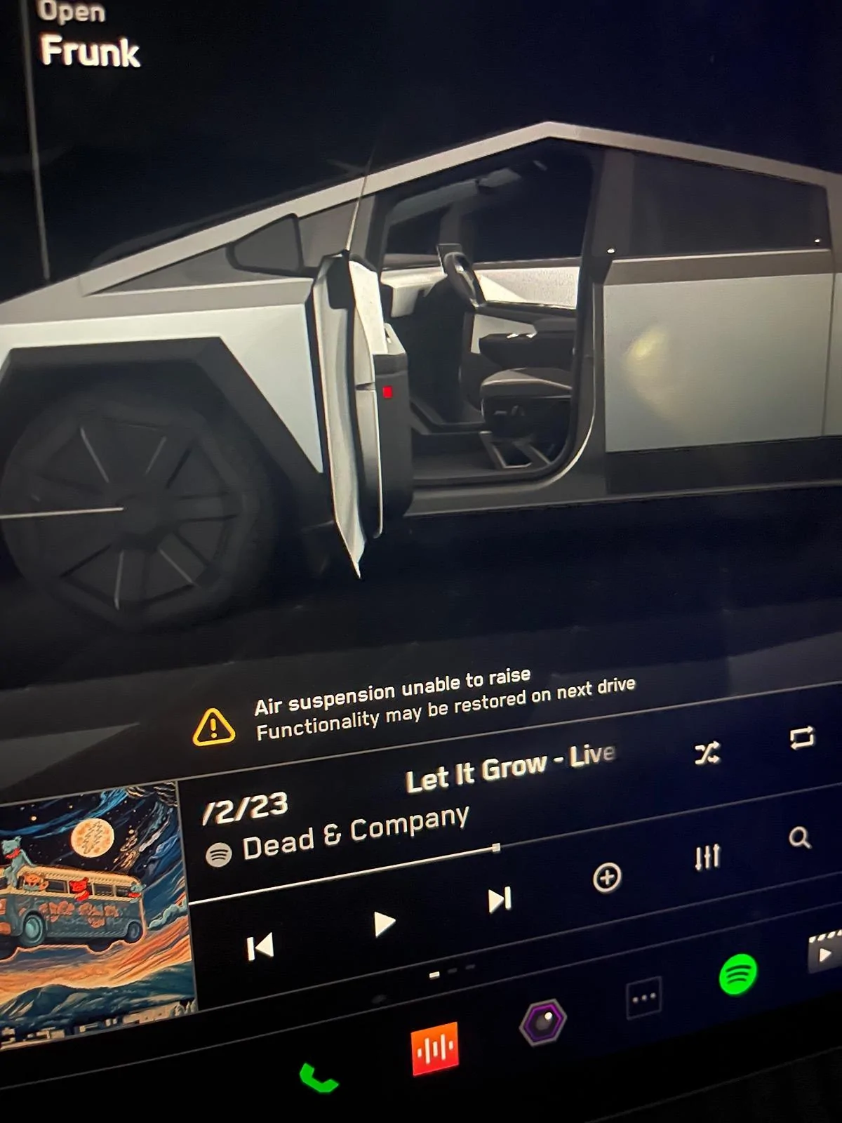 Tesla Cybertruck Cyberbeast issue message: “Air suspension unable to raise” and “Air compressor temperature above operating..." IMG_4363
